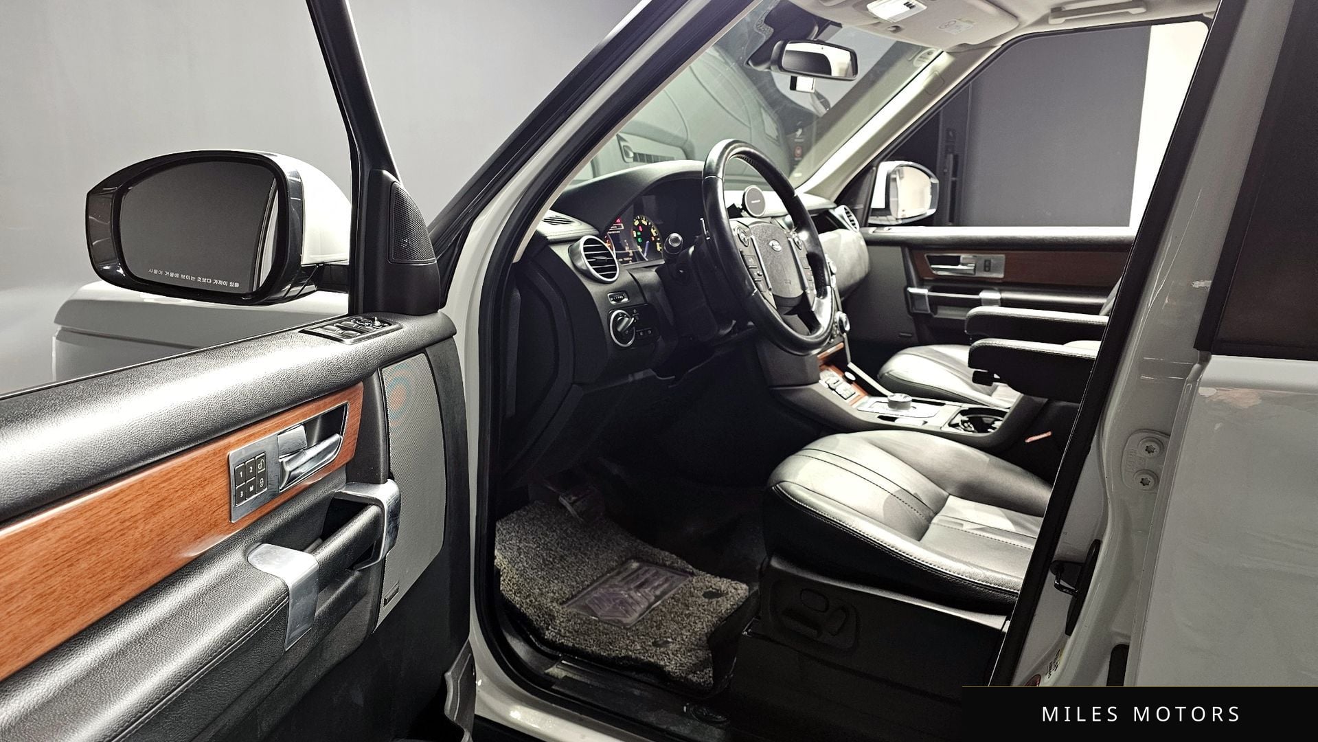 Land Rover Discovery 2016 — миниатюра 12