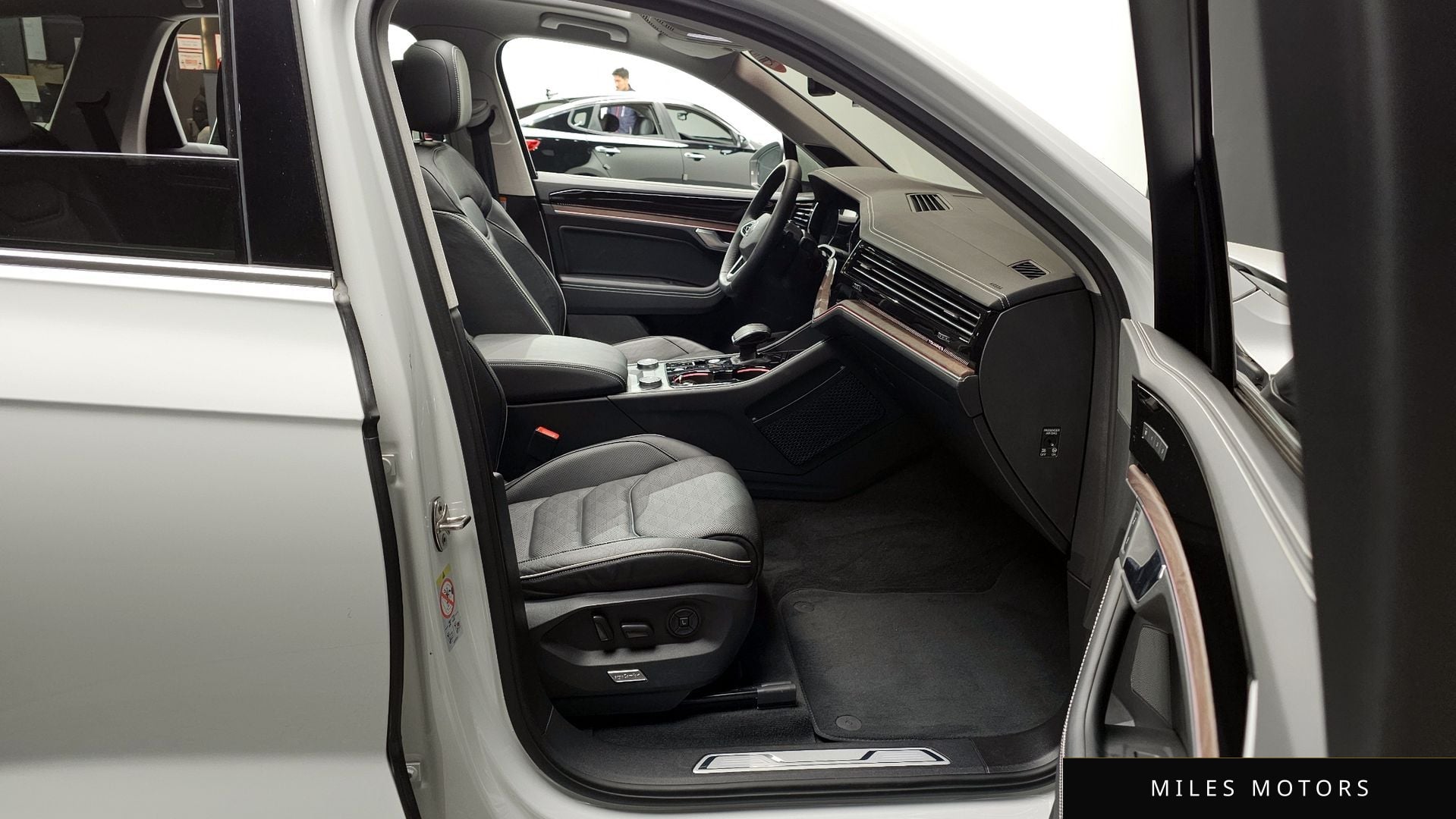 Volkswagen Touareg 2024 — миниатюра 11