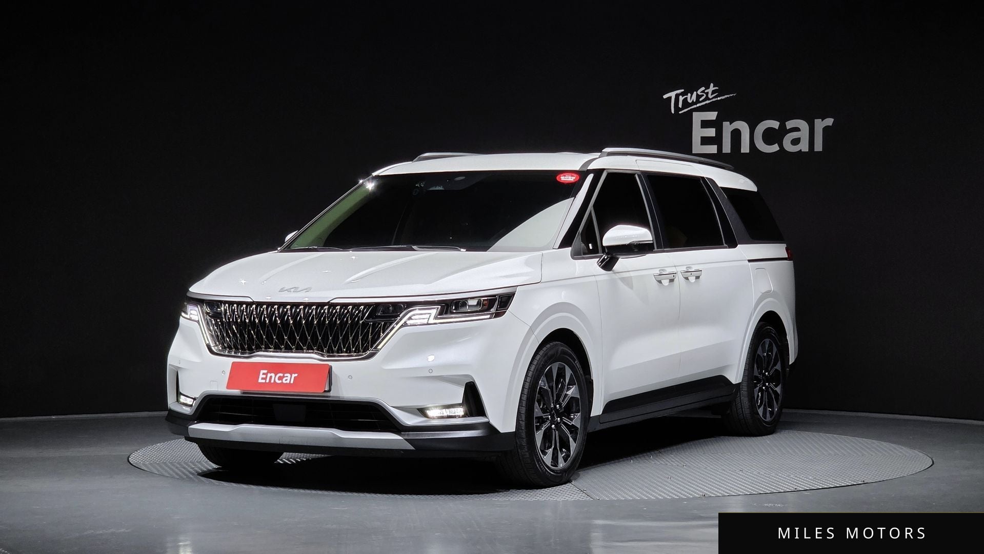 Kia Carnival 2023 — фото 1 из 12