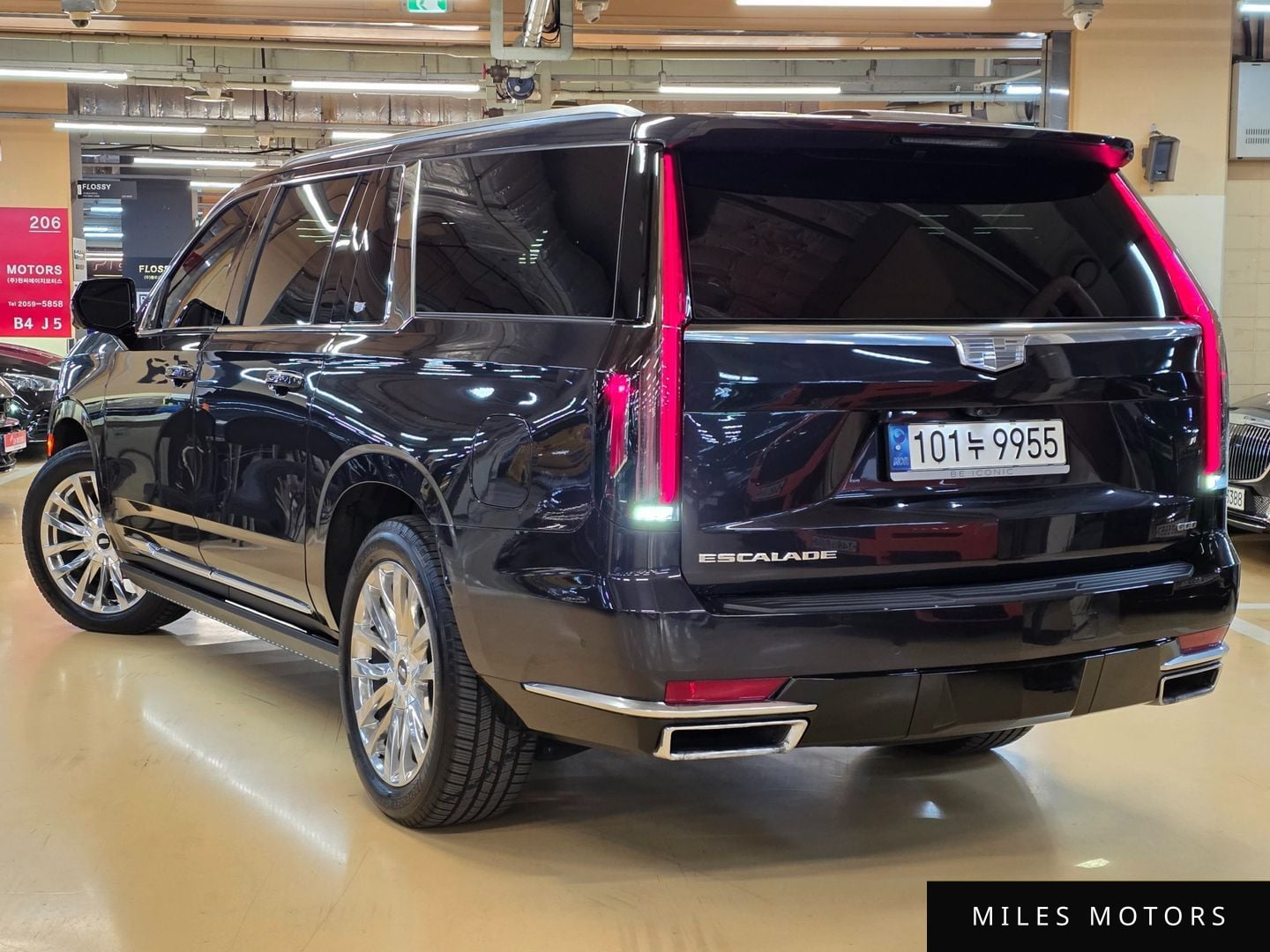 Cadillac Escalade 2023 — миниатюра 2