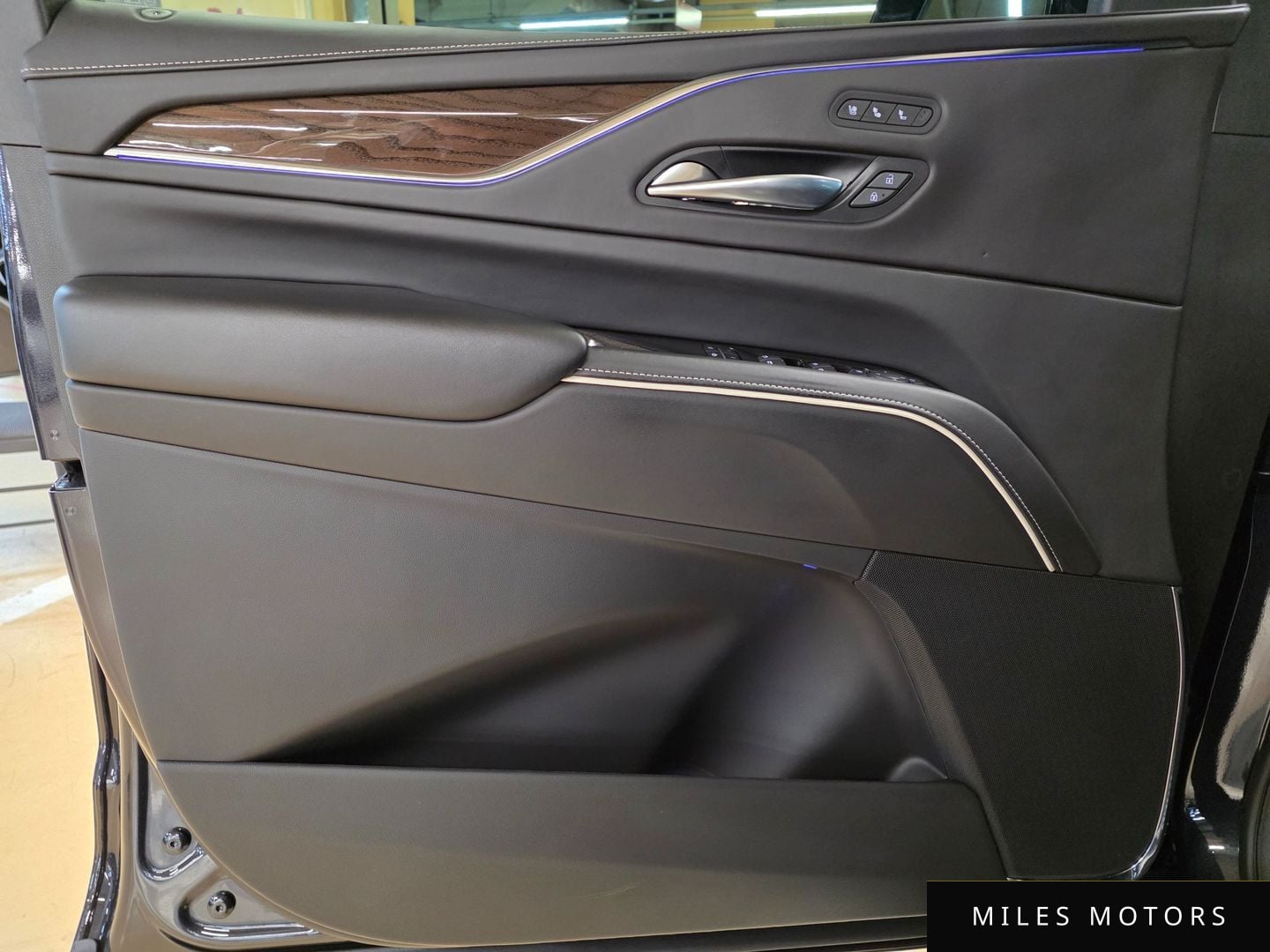 Cadillac Escalade 2023 — миниатюра 6