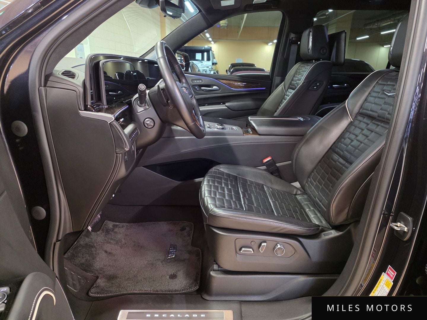 Cadillac Escalade 2023 — миниатюра 8