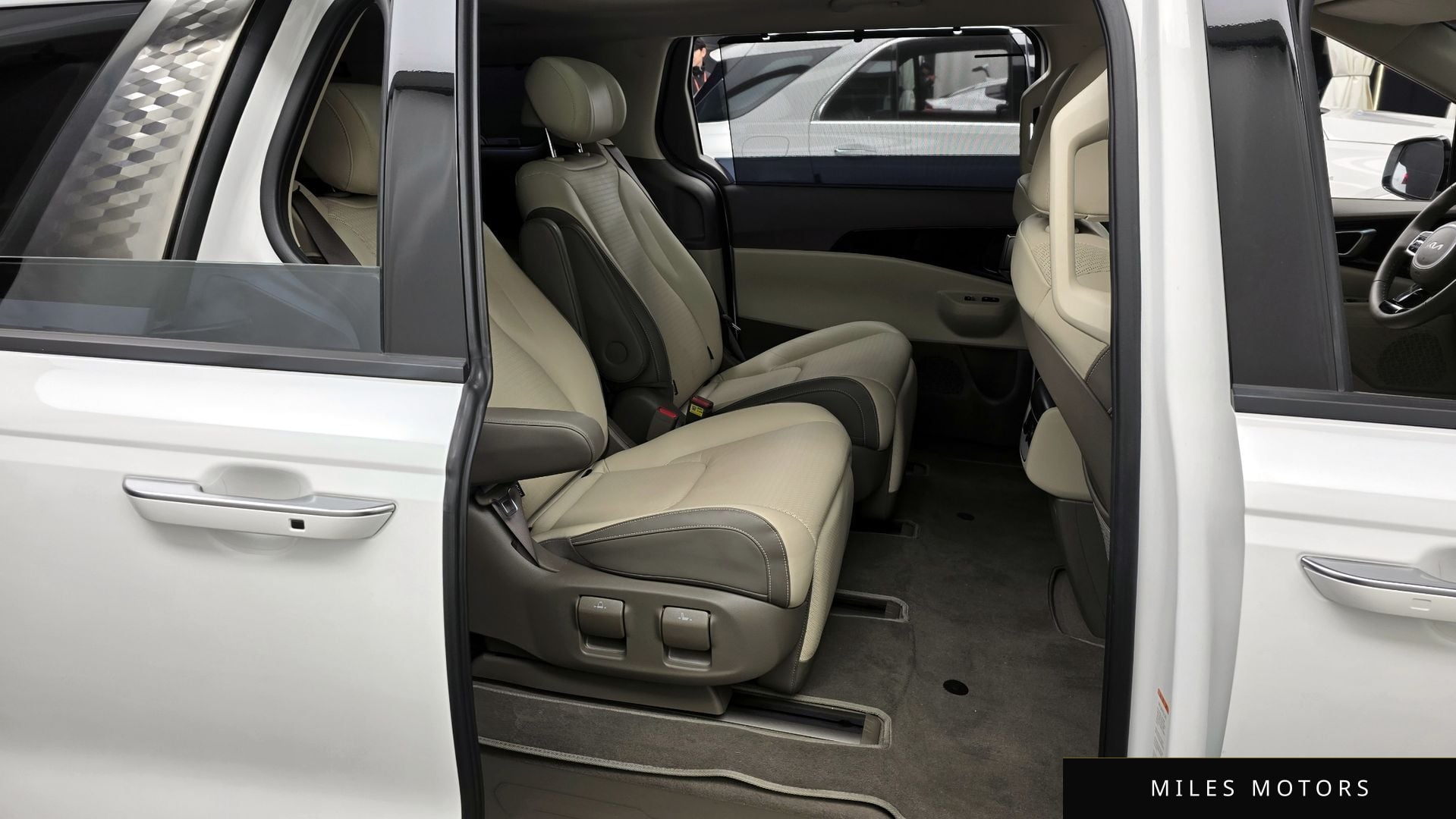 Kia Canival 2025 — миниатюра 12