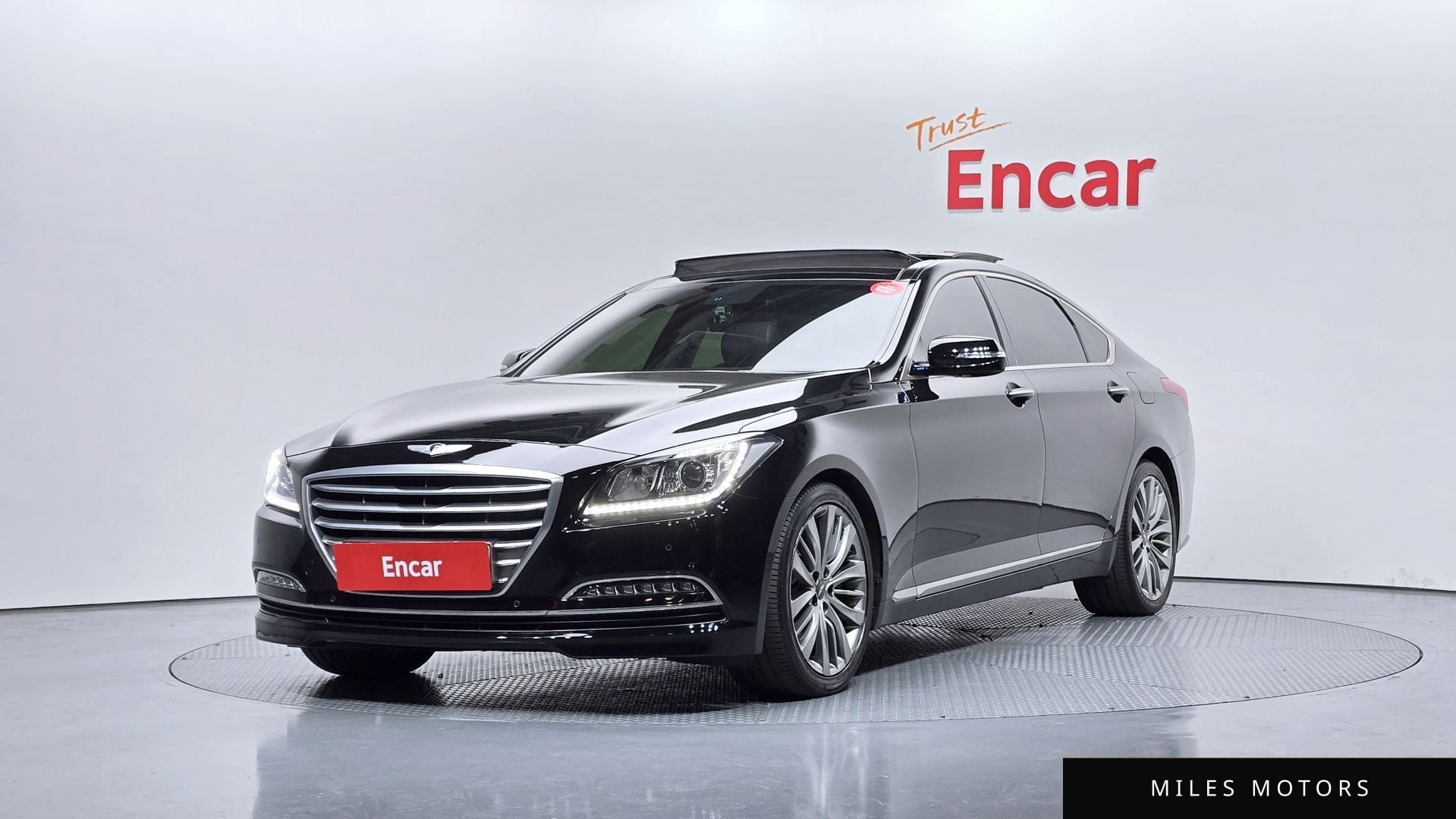 Hyundai Genesis 2016 — фото 1 из 12