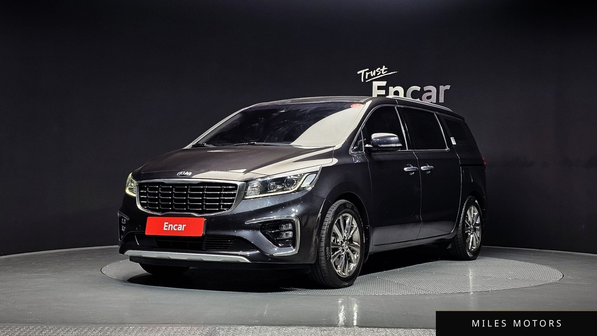 Kia Canival 2020 — фото 1 из 12