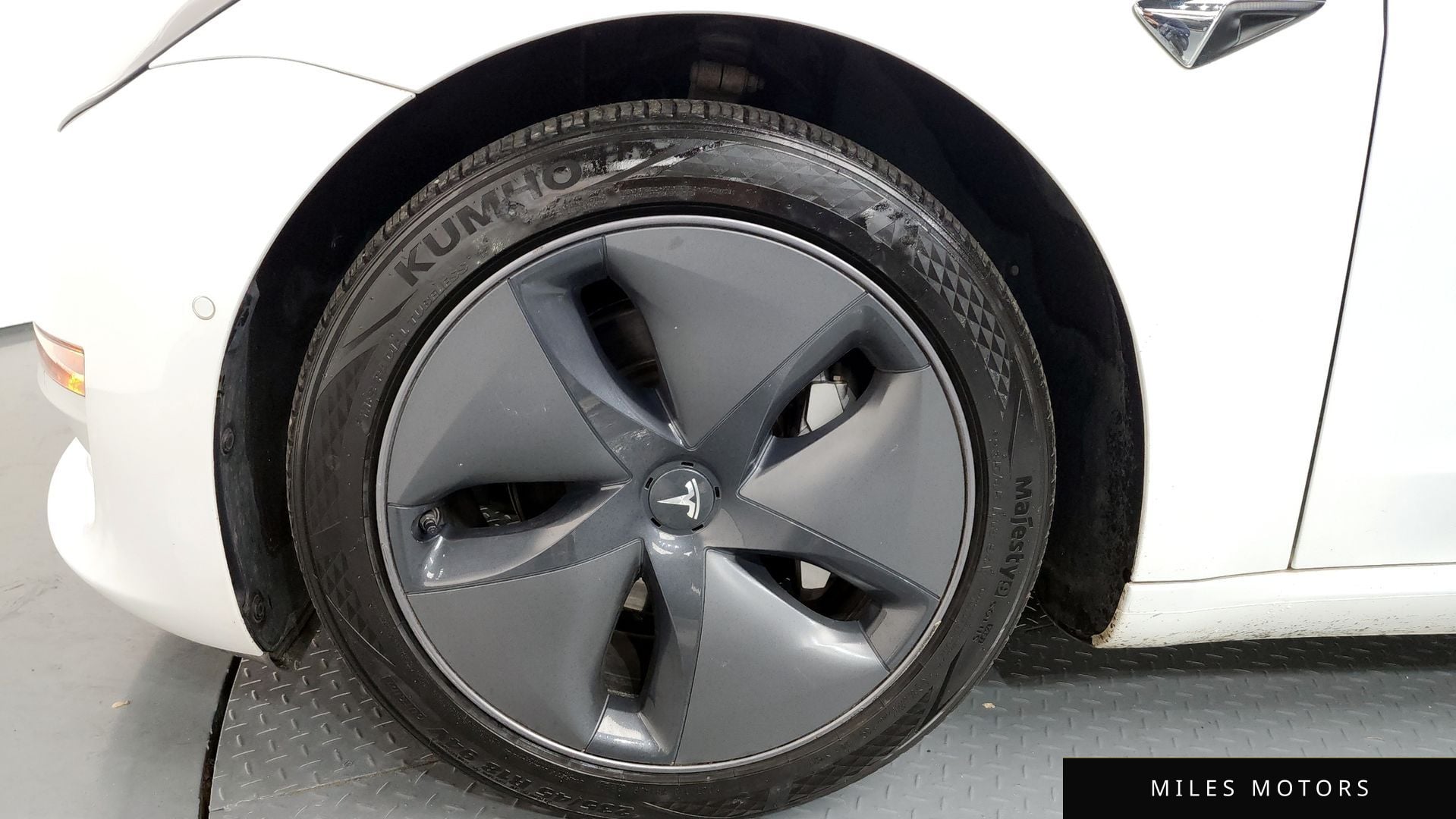 Tesla 모델 3 2020 — миниатюра 5