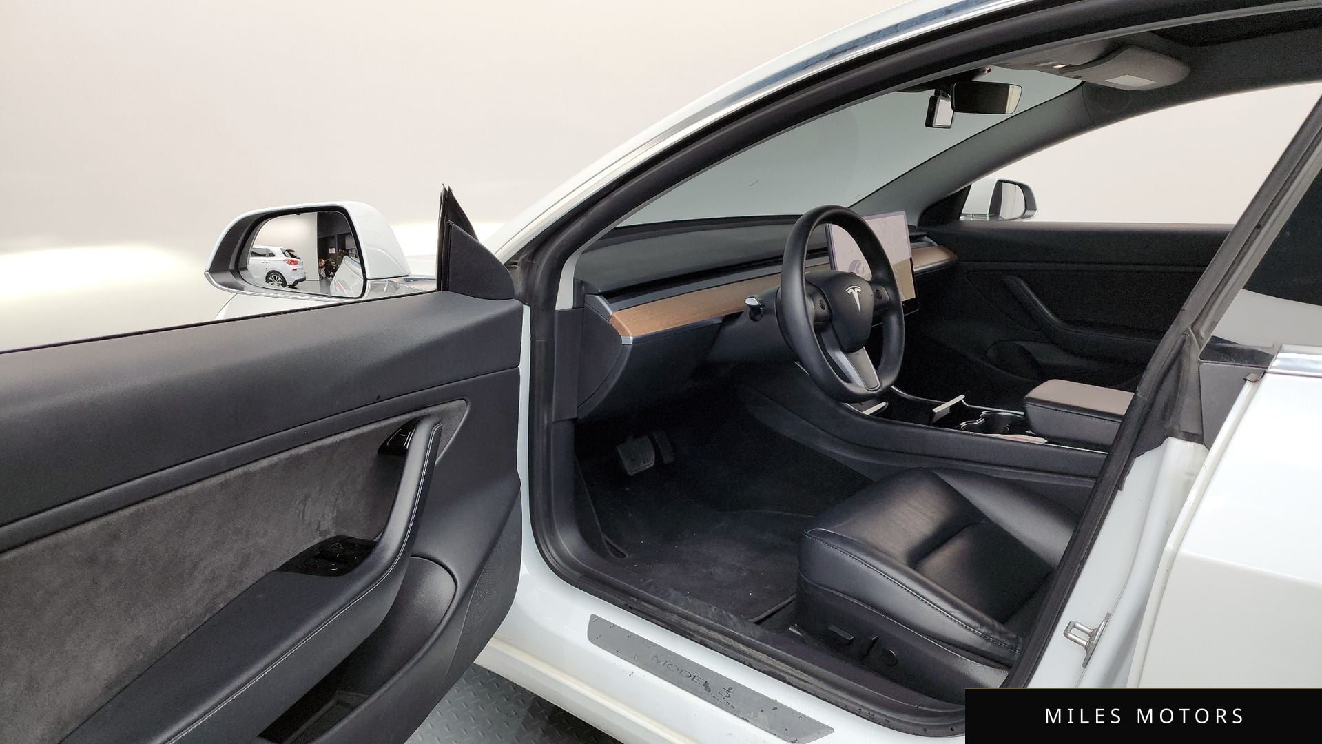 Tesla 모델 3 2020 — миниатюра 10