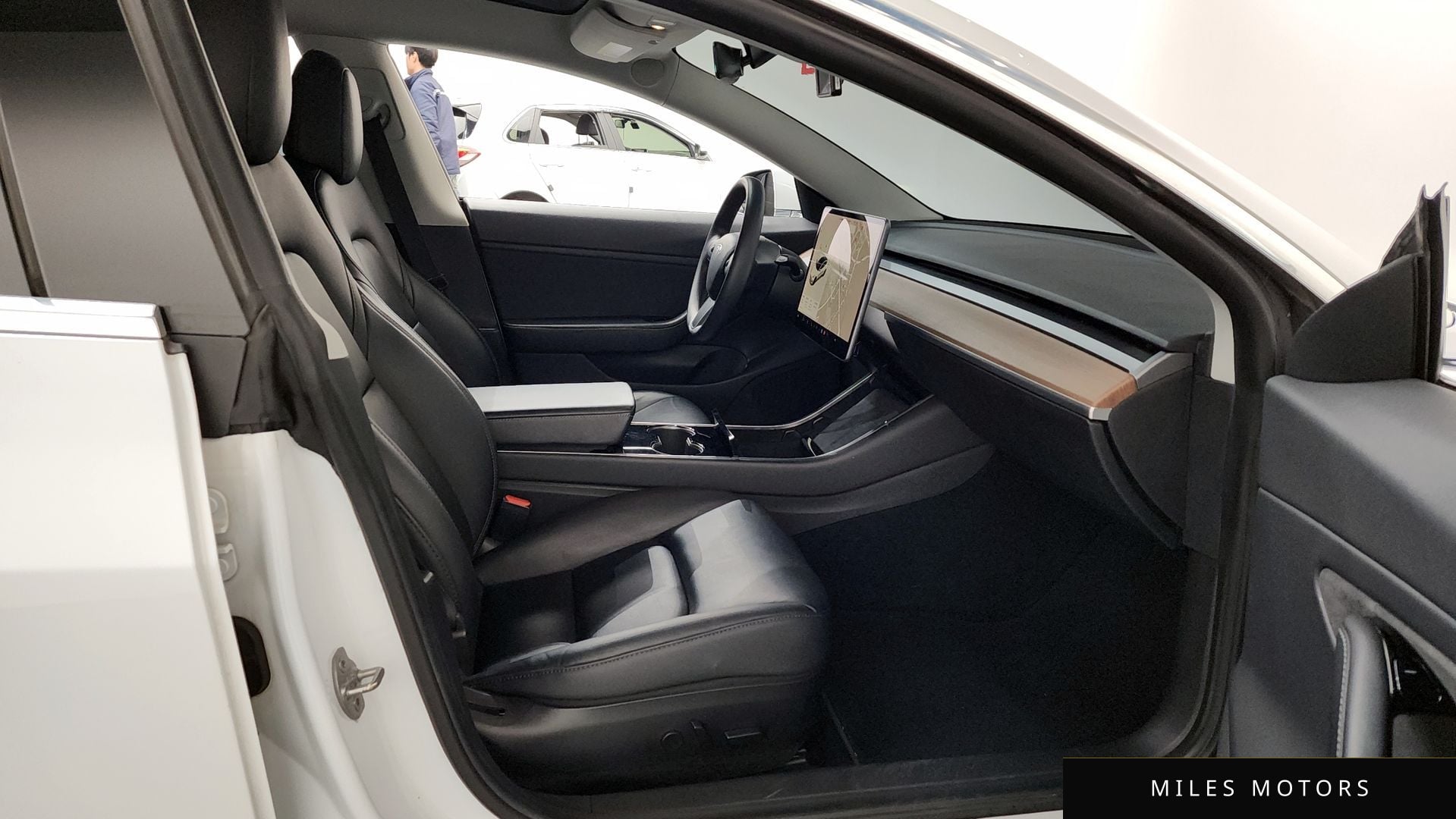 Tesla 모델 3 2020 — миниатюра 11
