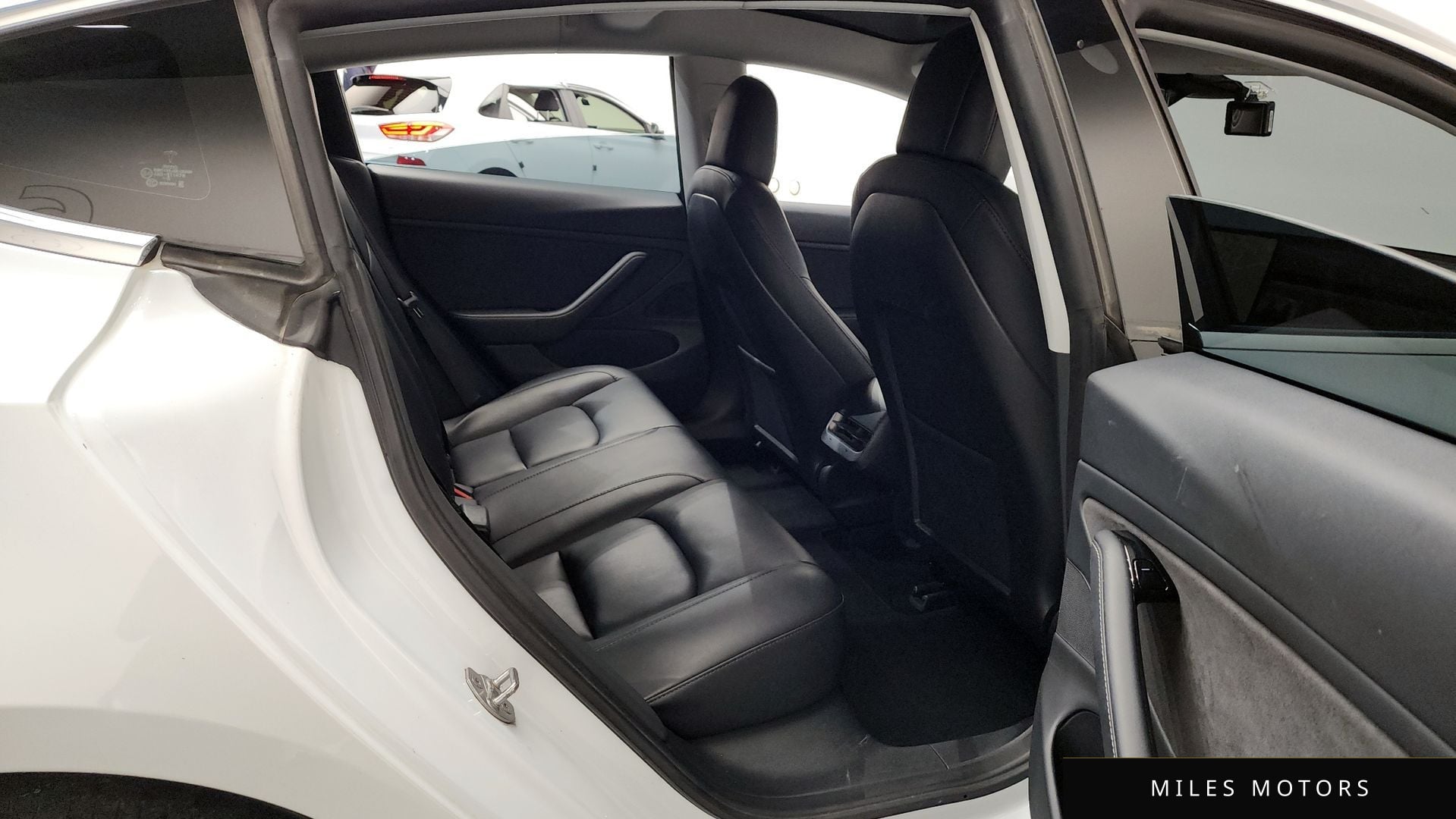 Tesla 모델 3 2020 — миниатюра 12