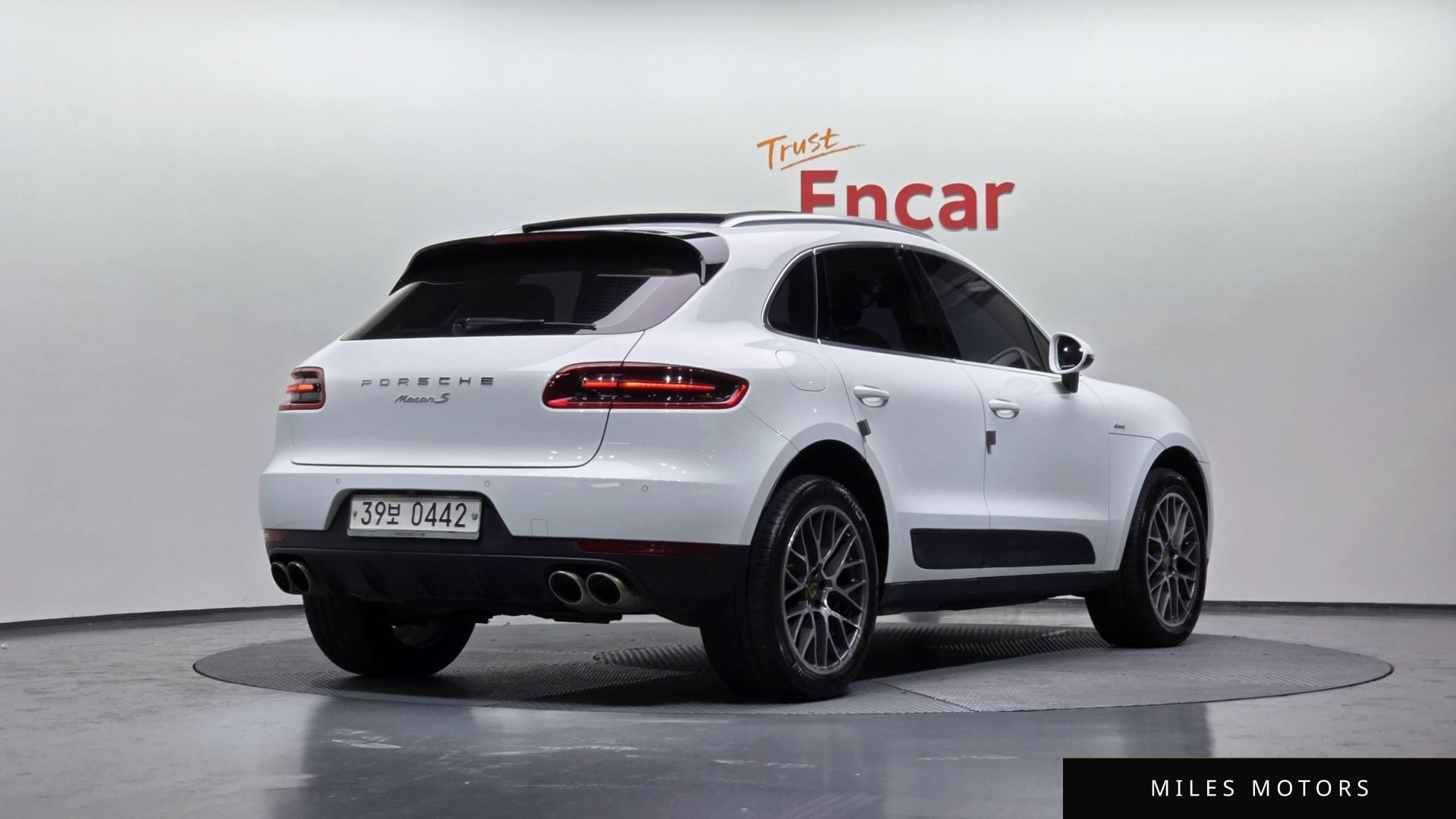 Porsche Macan 2017 — миниатюра 2