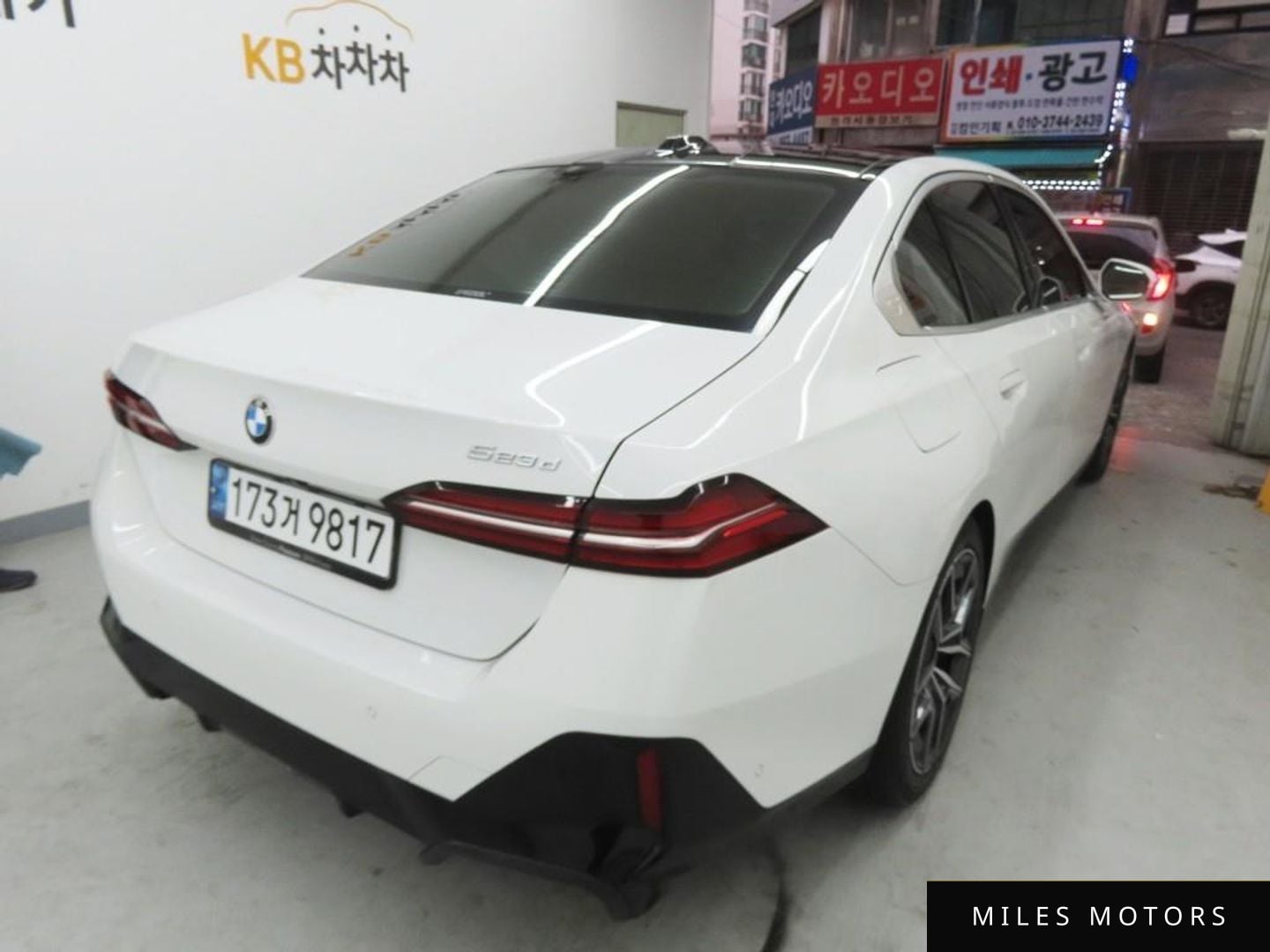 BMW 5 Series (G60) 2024 — миниатюра 3
