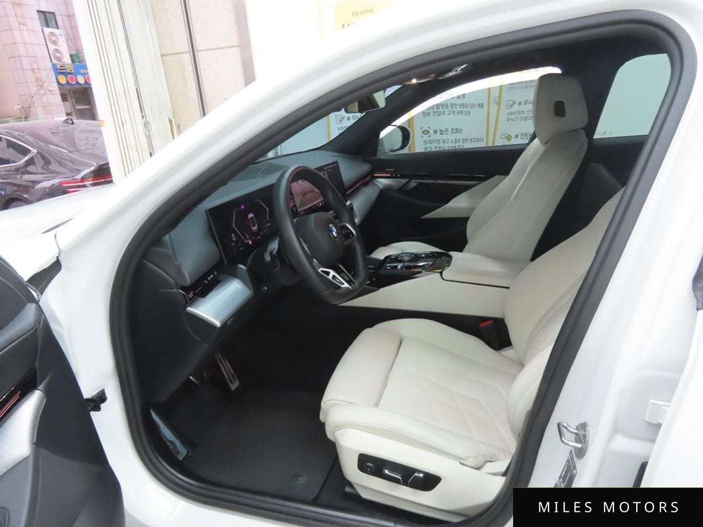 BMW 5 Series (G60) 2024 — миниатюра 5