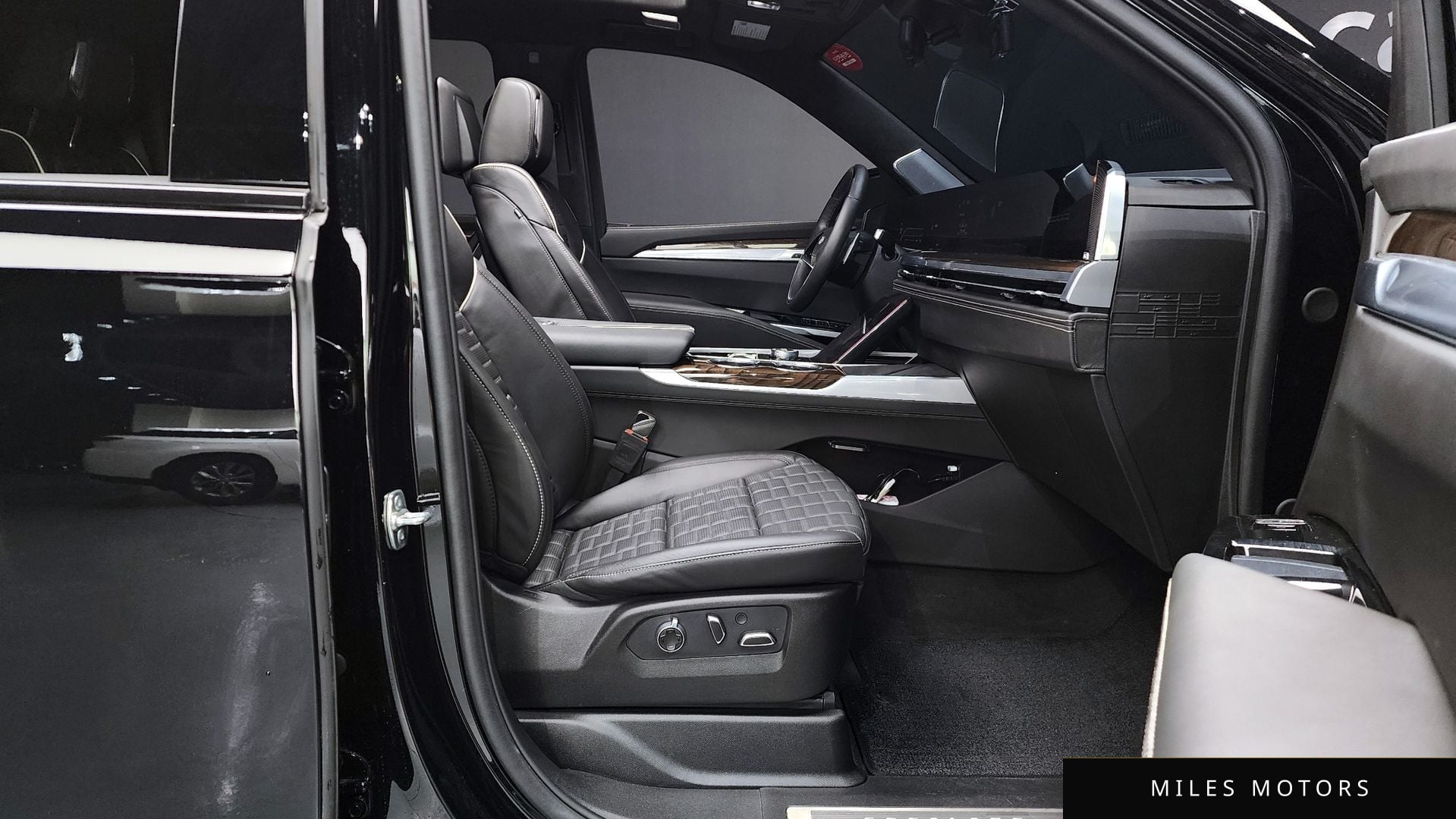 Cadillac Escalade 2025 — миниатюра 11