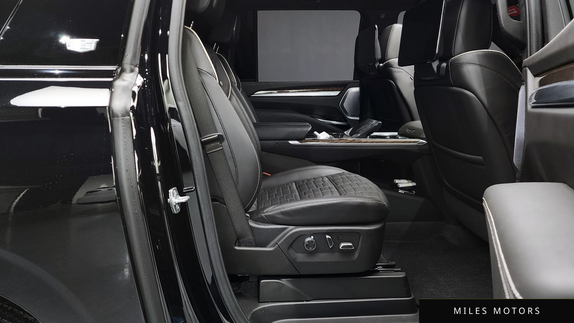 Cadillac Escalade 2025 — миниатюра 12