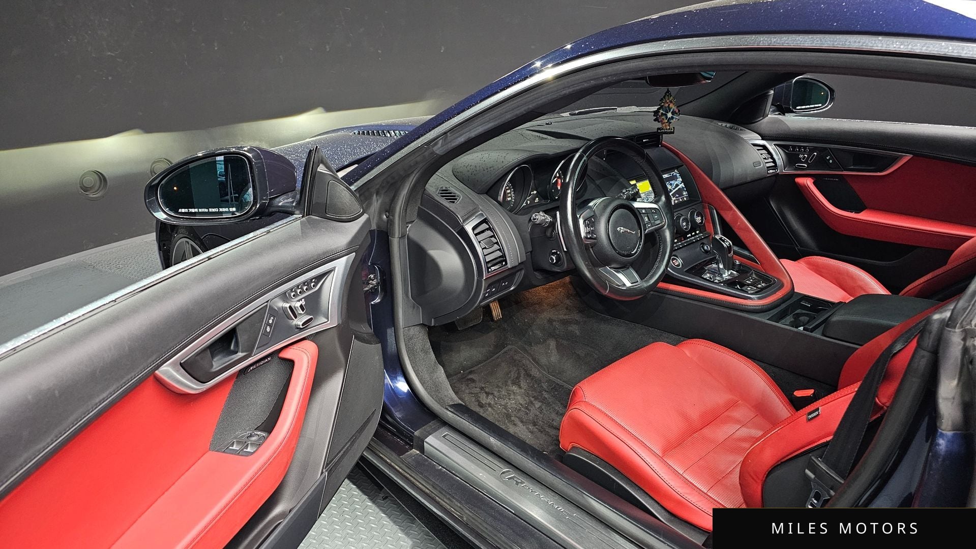 Jaguar F-TYPE 2019 — миниатюра 11