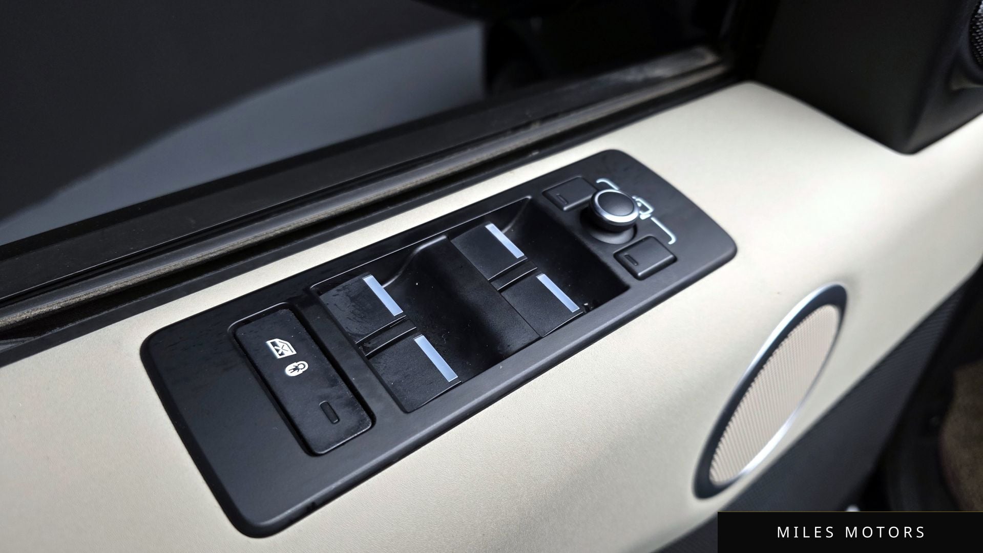 Land Rover Discovery 2020 — миниатюра 14