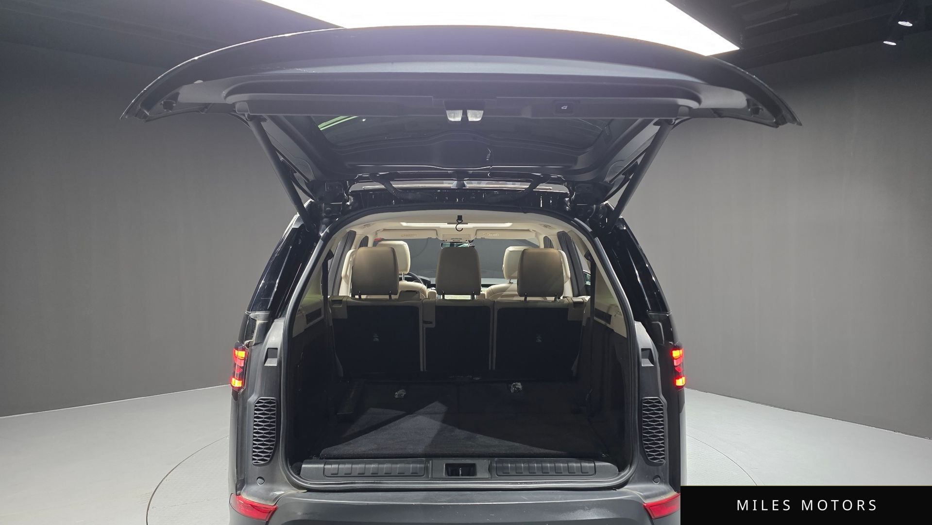 Land Rover Discovery 2020 — миниатюра 20