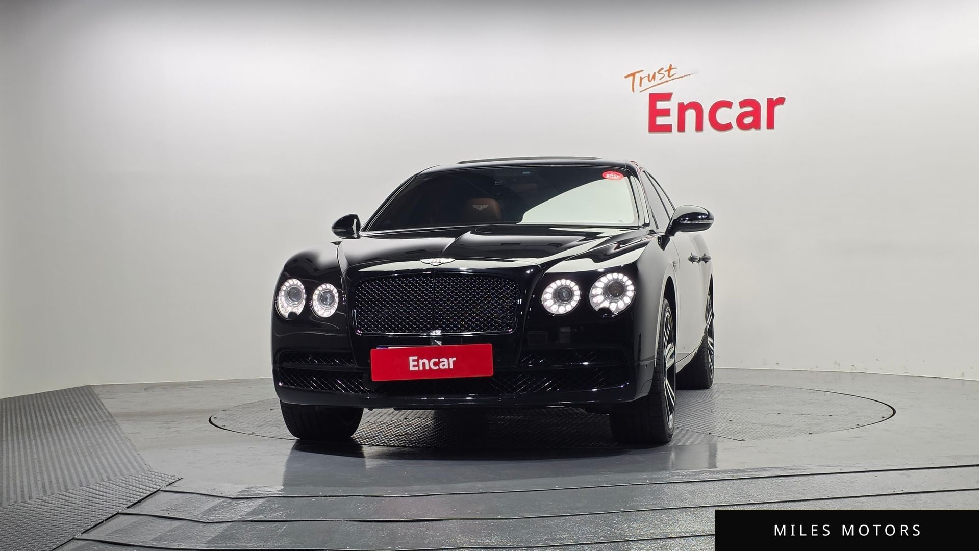 Bentley Flying Spur 2015 — фото 1 из 12