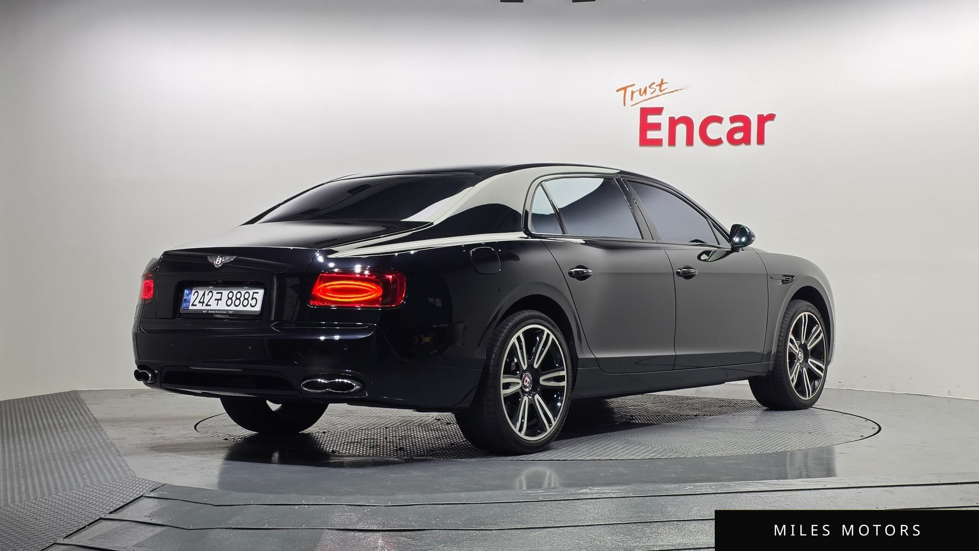Bentley Flying Spur 2015 — миниатюра 2