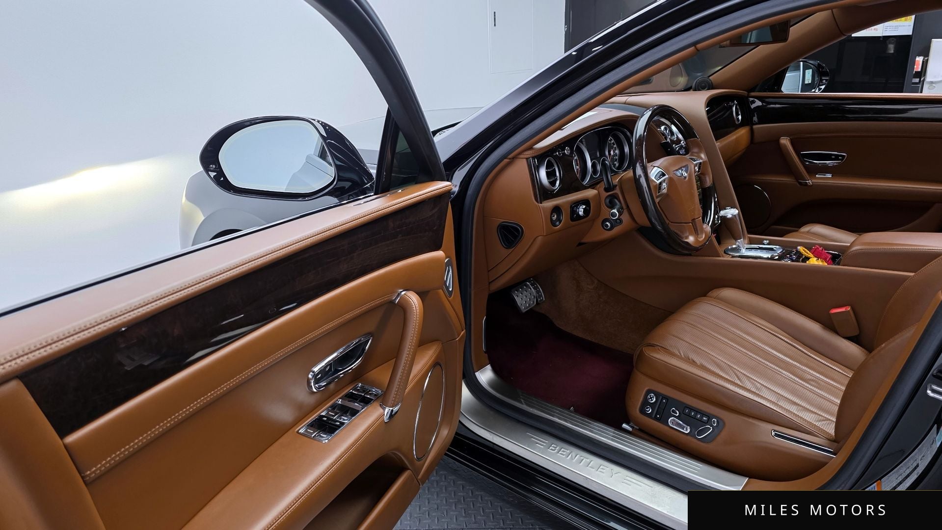 Bentley Flying Spur 2015 — миниатюра 11
