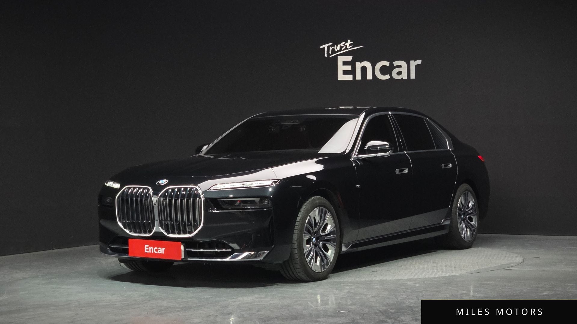 BMW 7 Series (G70) 2023 — фото 1 из 12