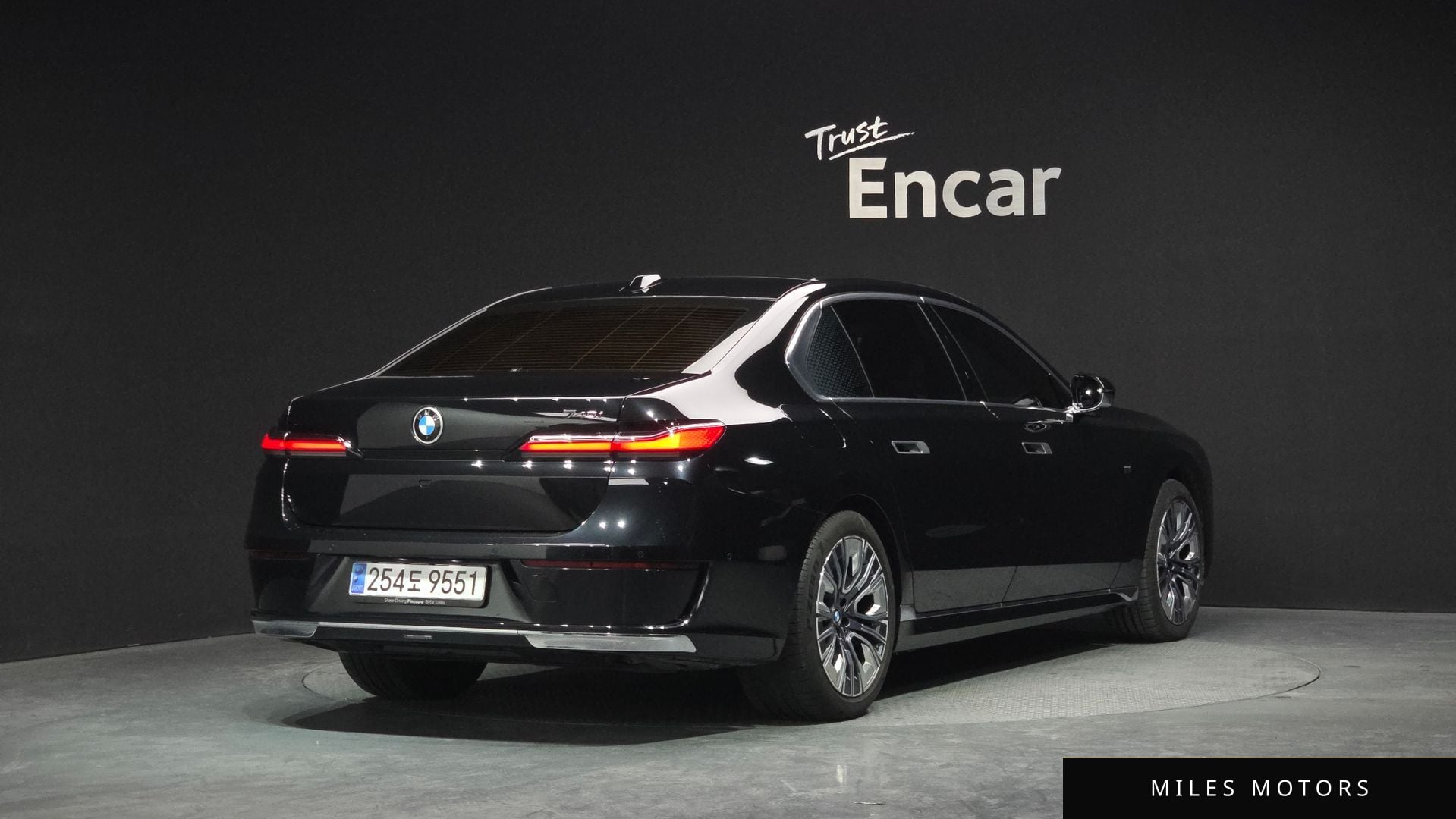 BMW 7 Series (G70) 2023 — миниатюра 2
