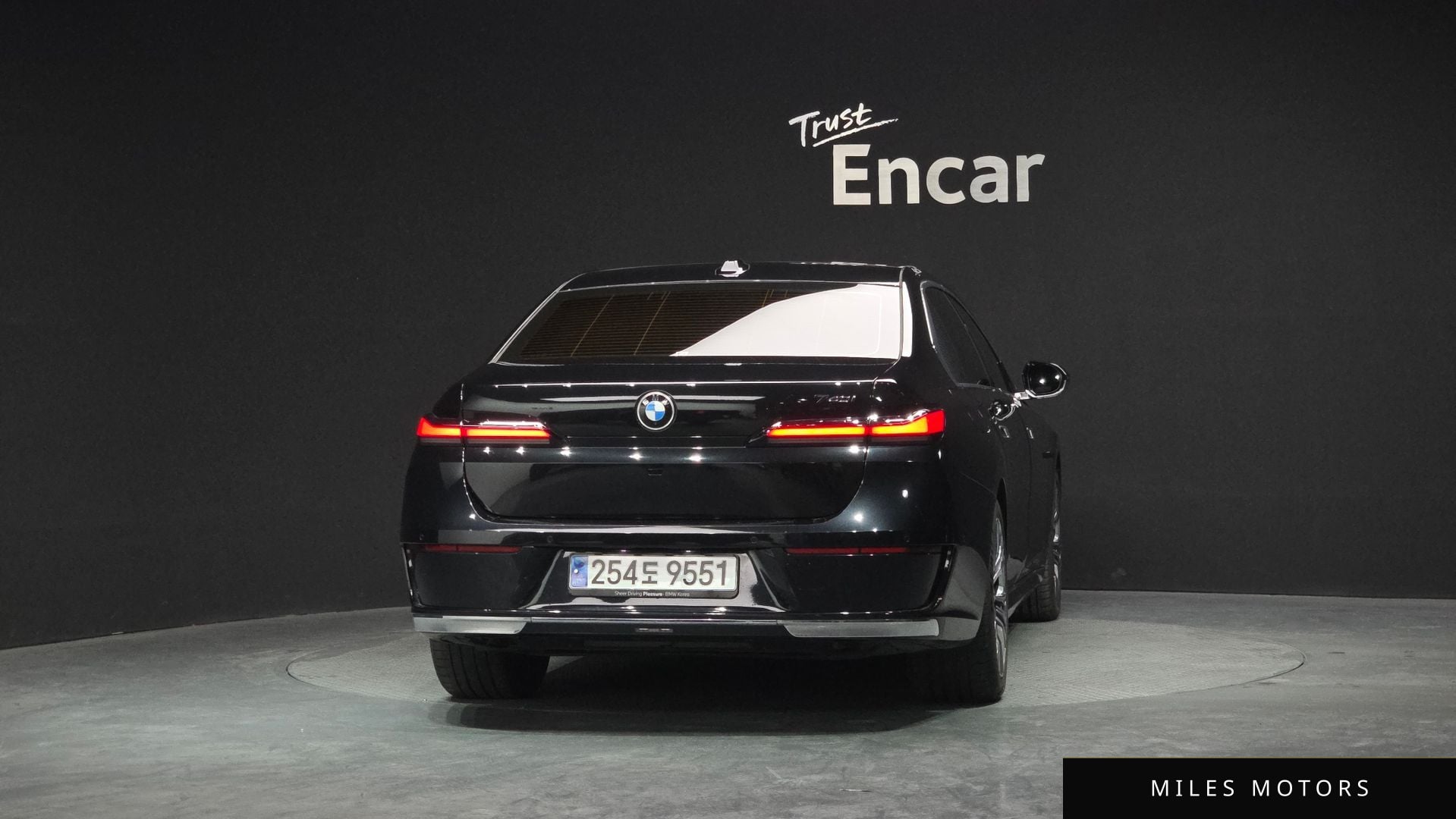BMW 7 Series (G70) 2023 — миниатюра 4