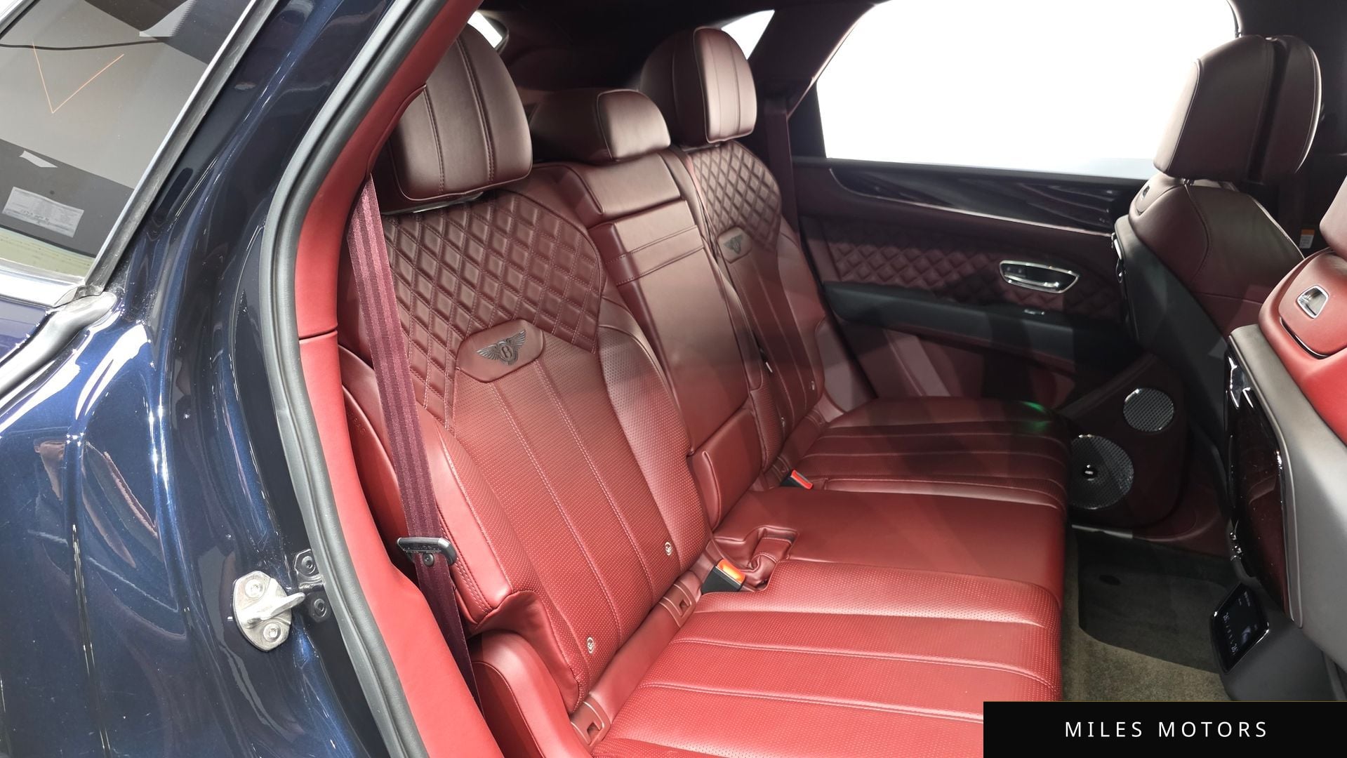 Bentley Bentayga 2022 — миниатюра 12