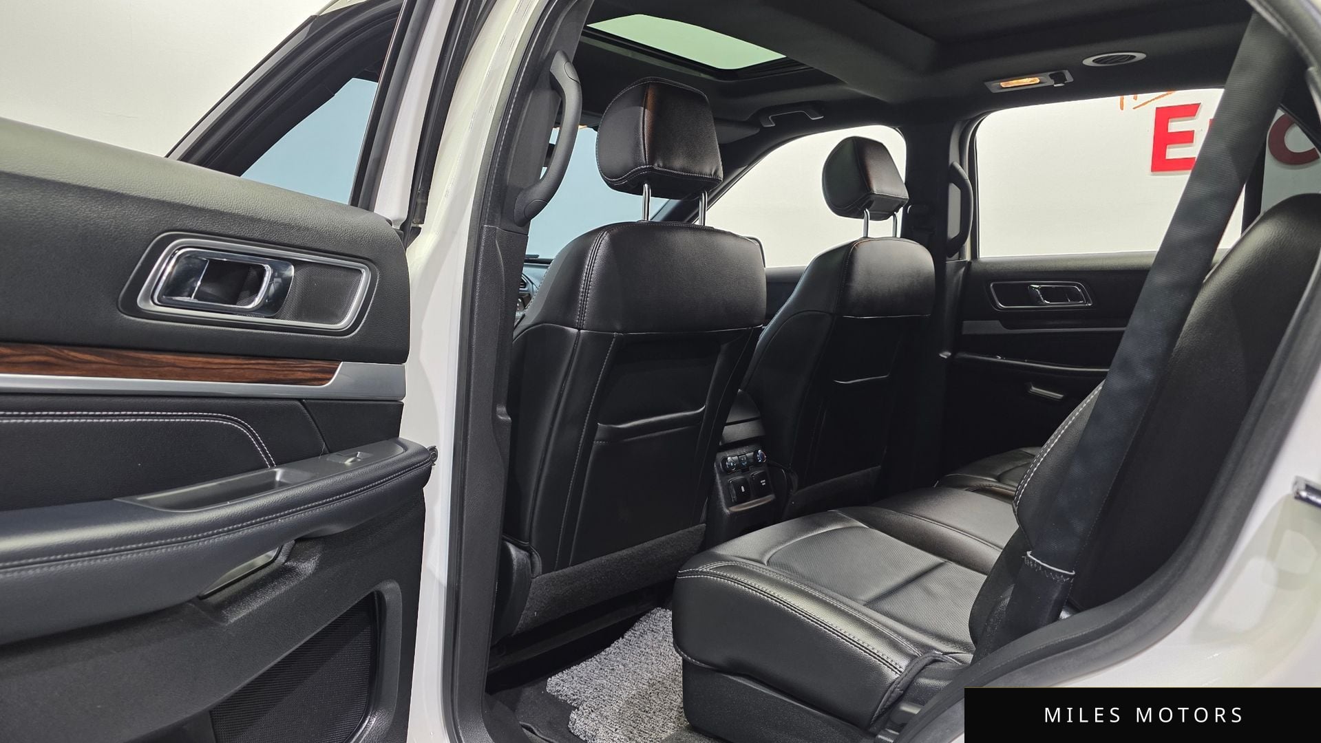 Ford Explorer 2017 — миниатюра 17