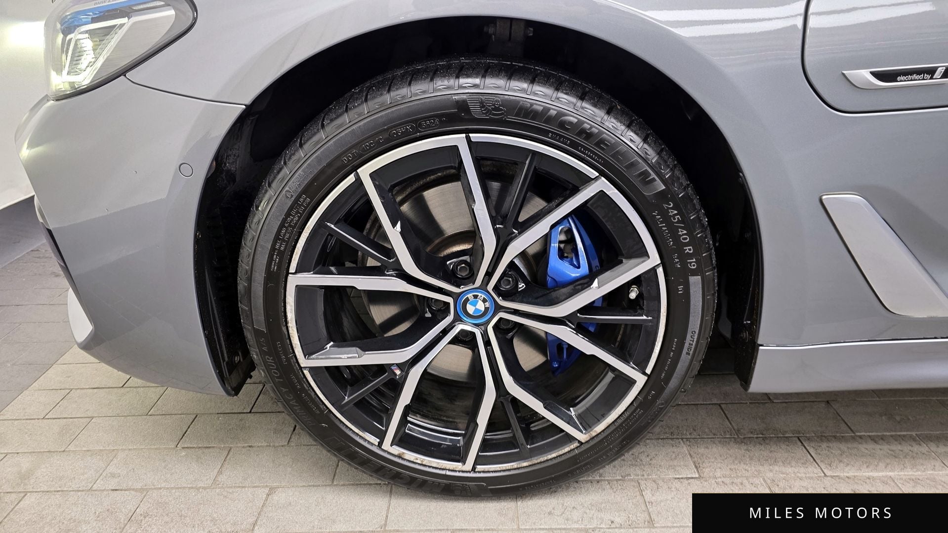 BMW 5 Series (G30) 2023 — миниатюра 5
