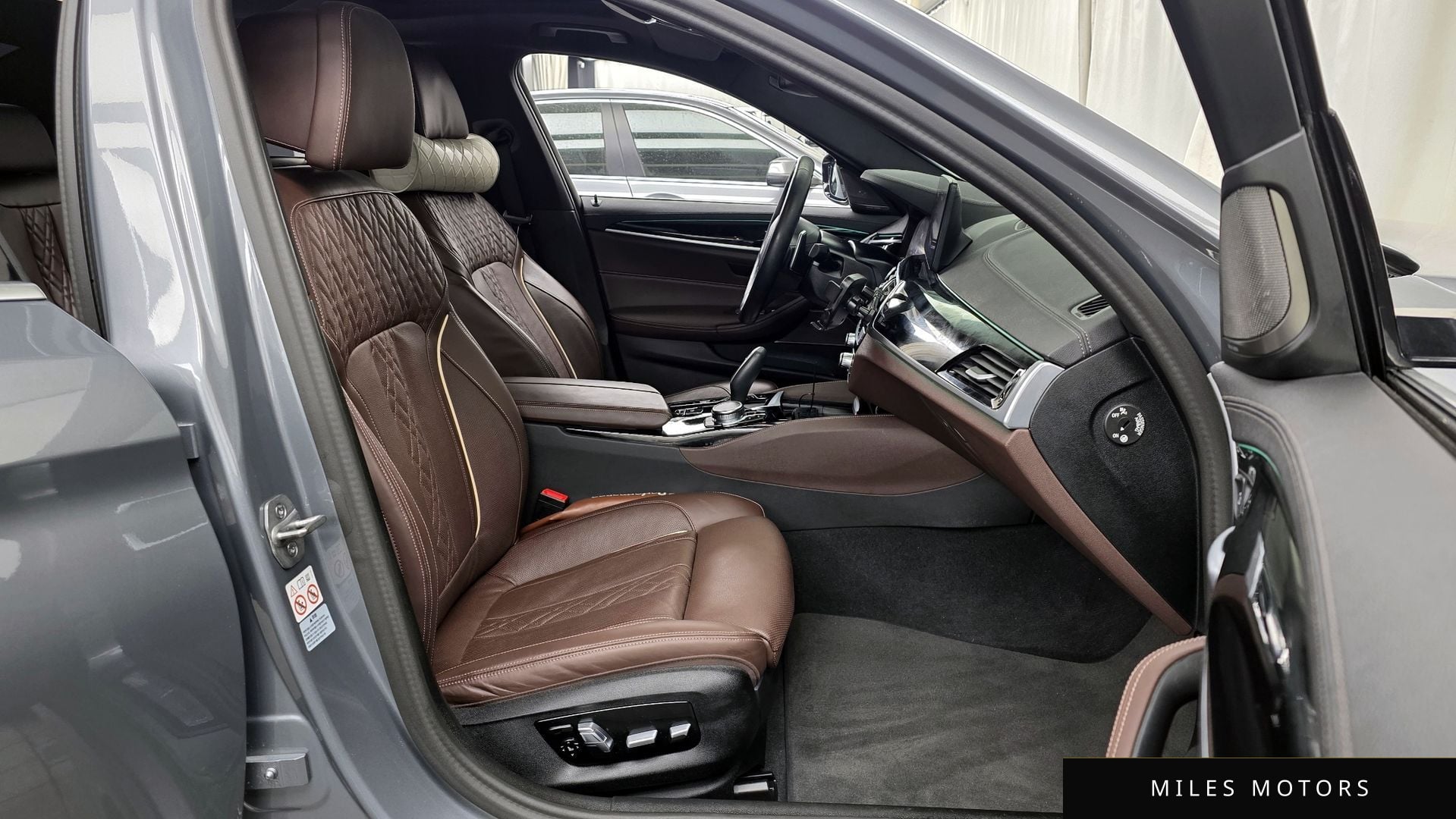 BMW 5 Series (G30) 2023 — миниатюра 11