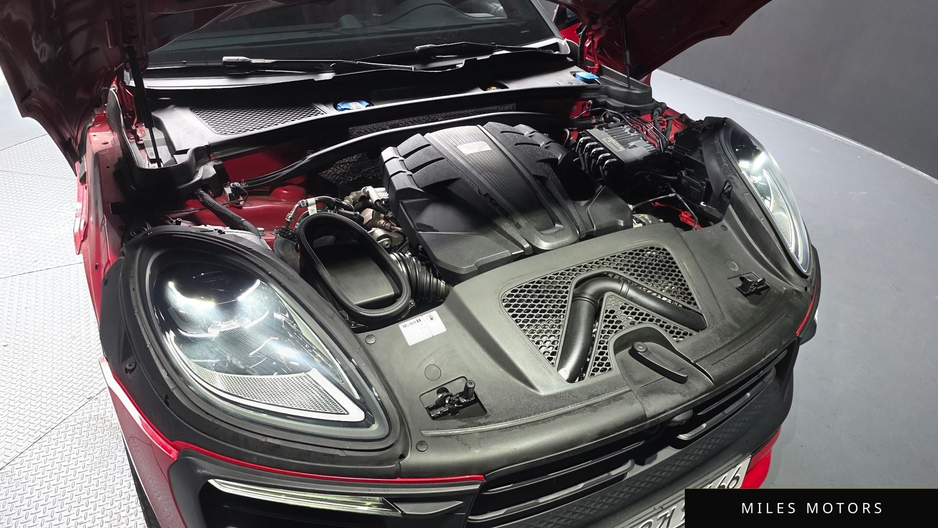 Porsche Macan 2022 — миниатюра 5