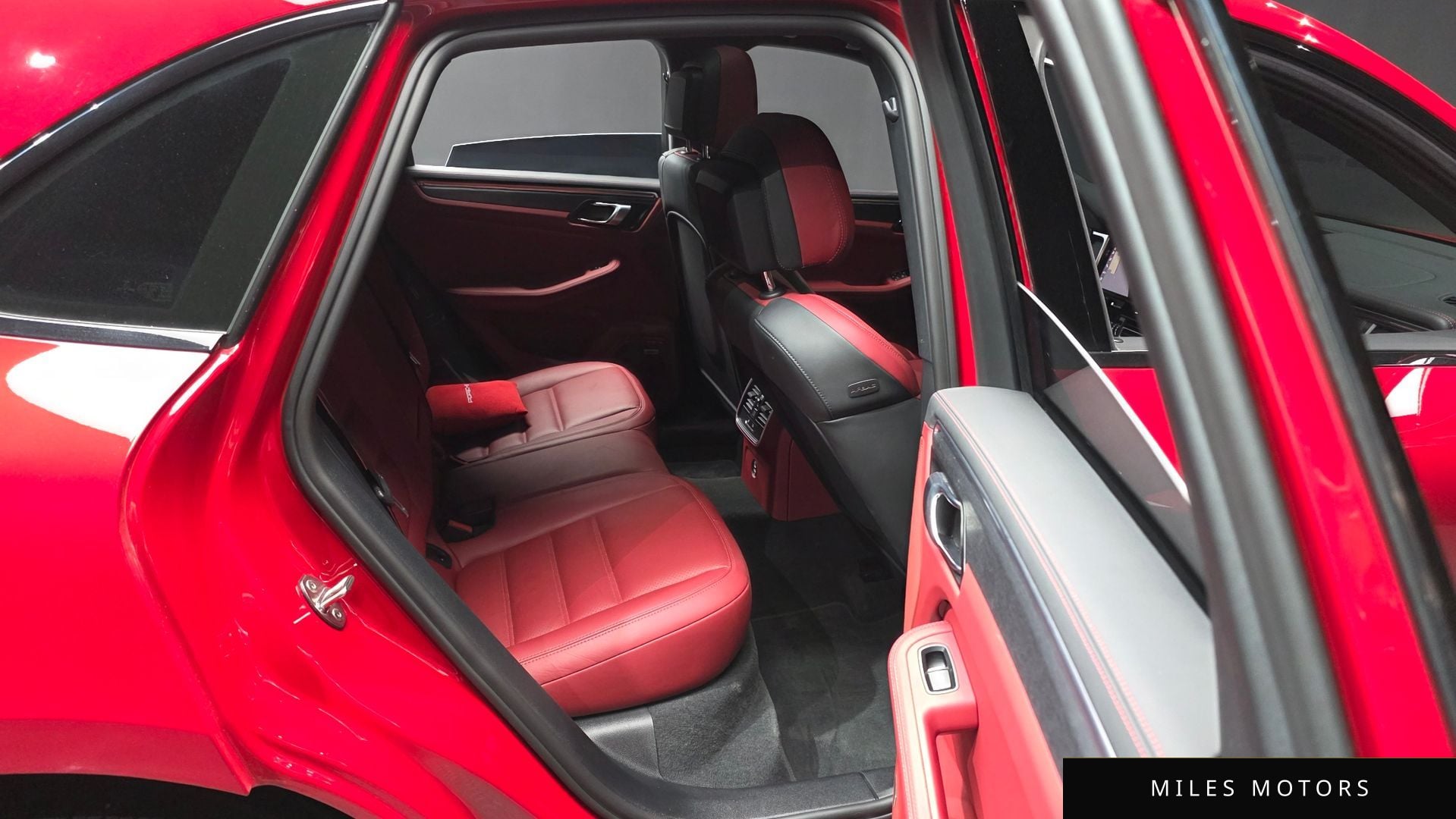 Porsche Macan 2022 — миниатюра 12