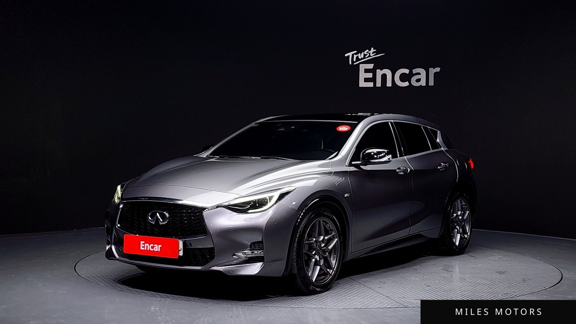 Infiniti Q30 2018 — фото 1 из 12