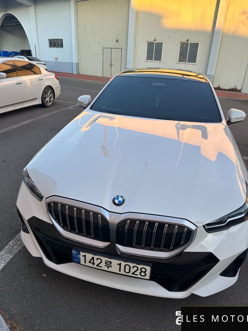 BMW 5 Series (G60) 2024 — миниатюра 2