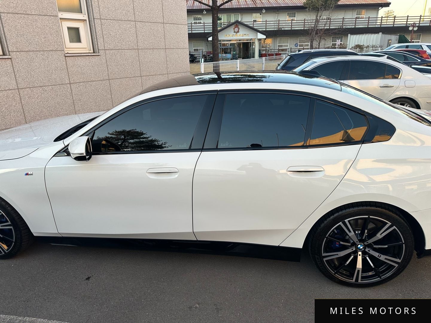 BMW 5 Series (G60) 2024 — миниатюра 3