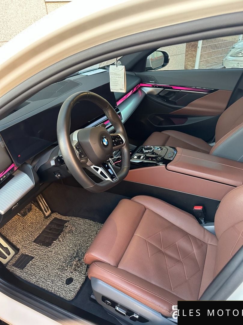 BMW 5 Series (G60) 2024 — миниатюра 6