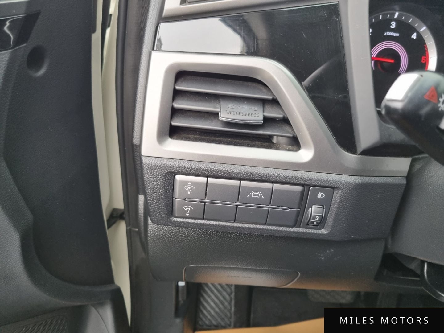 KG Mobility Beautiful Korando 2021 — миниатюра 11