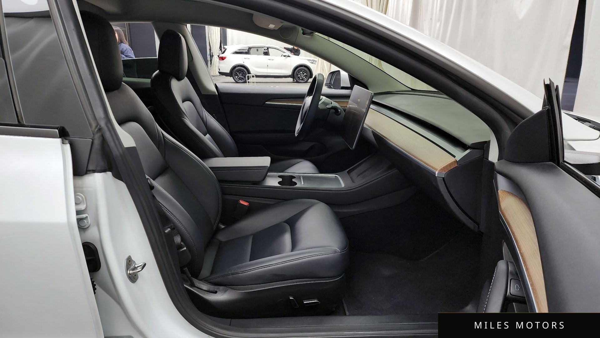 Tesla Model 3 2022 — миниатюра 11