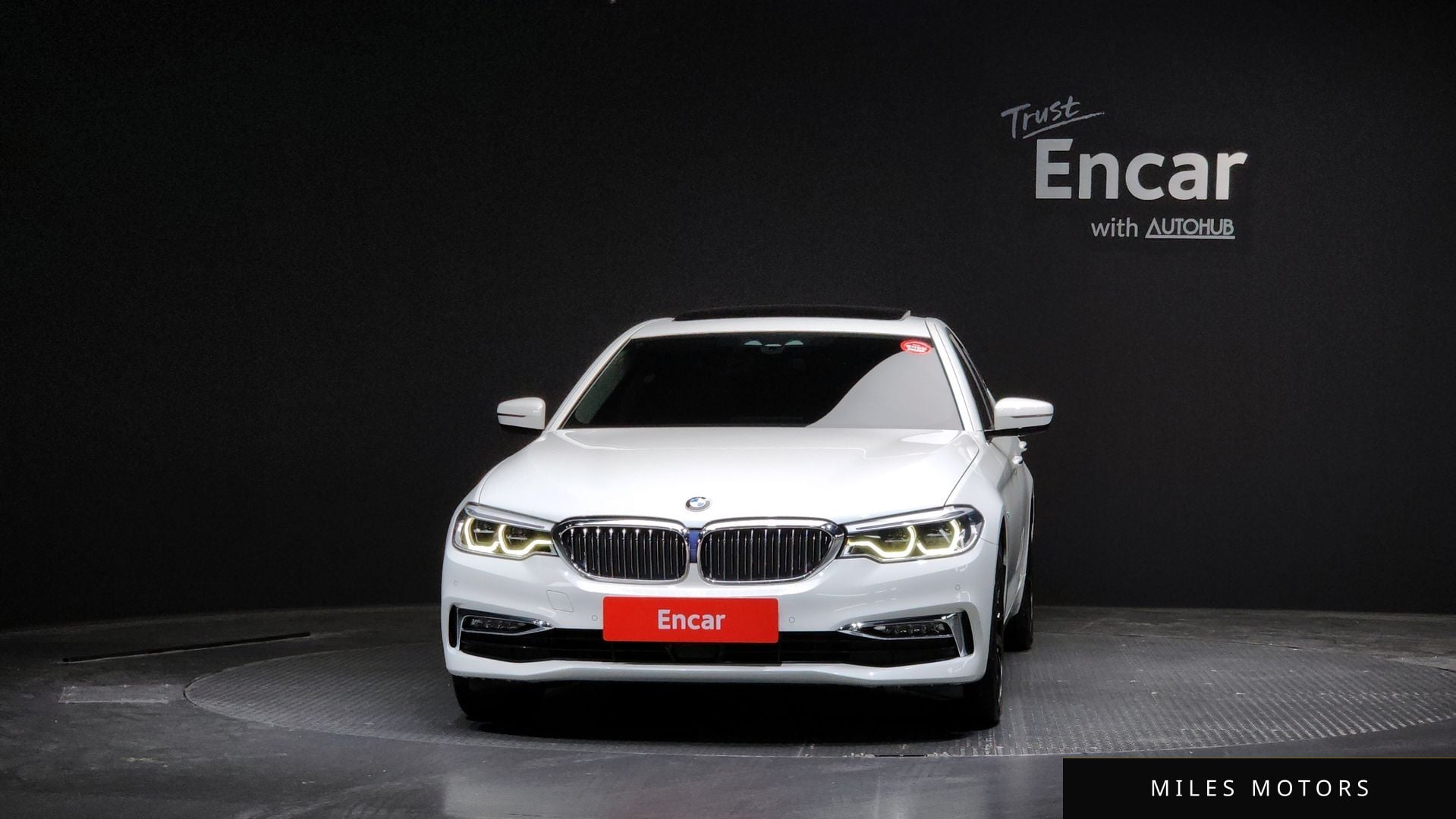 BMW 5 Series (G30) 2018 — миниатюра 3