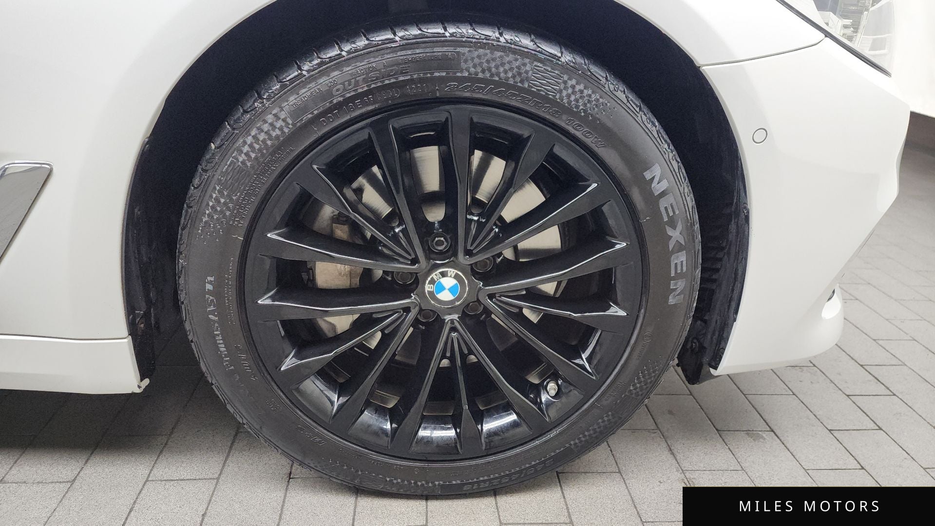 BMW 5 Series (G30) 2018 — миниатюра 5