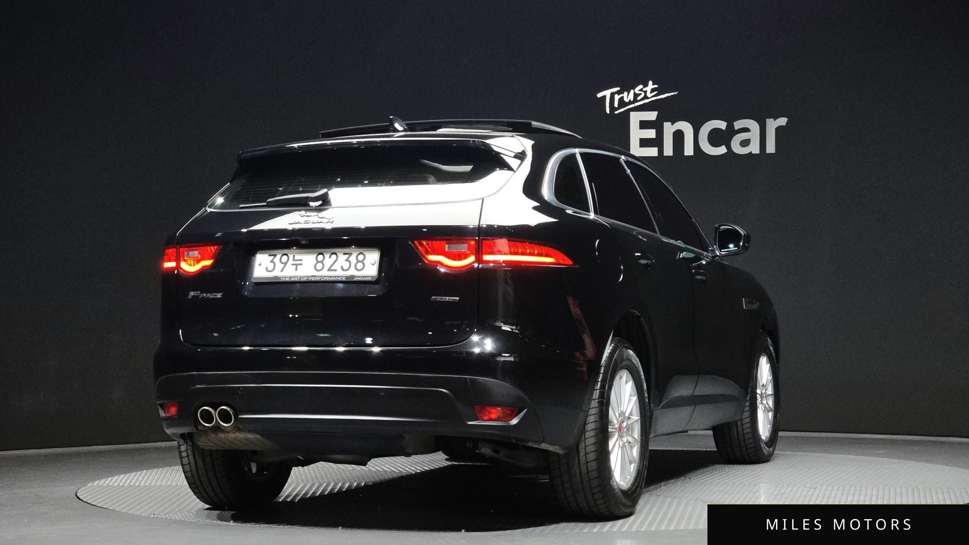Jaguar F-PACE 2017 — миниатюра 2