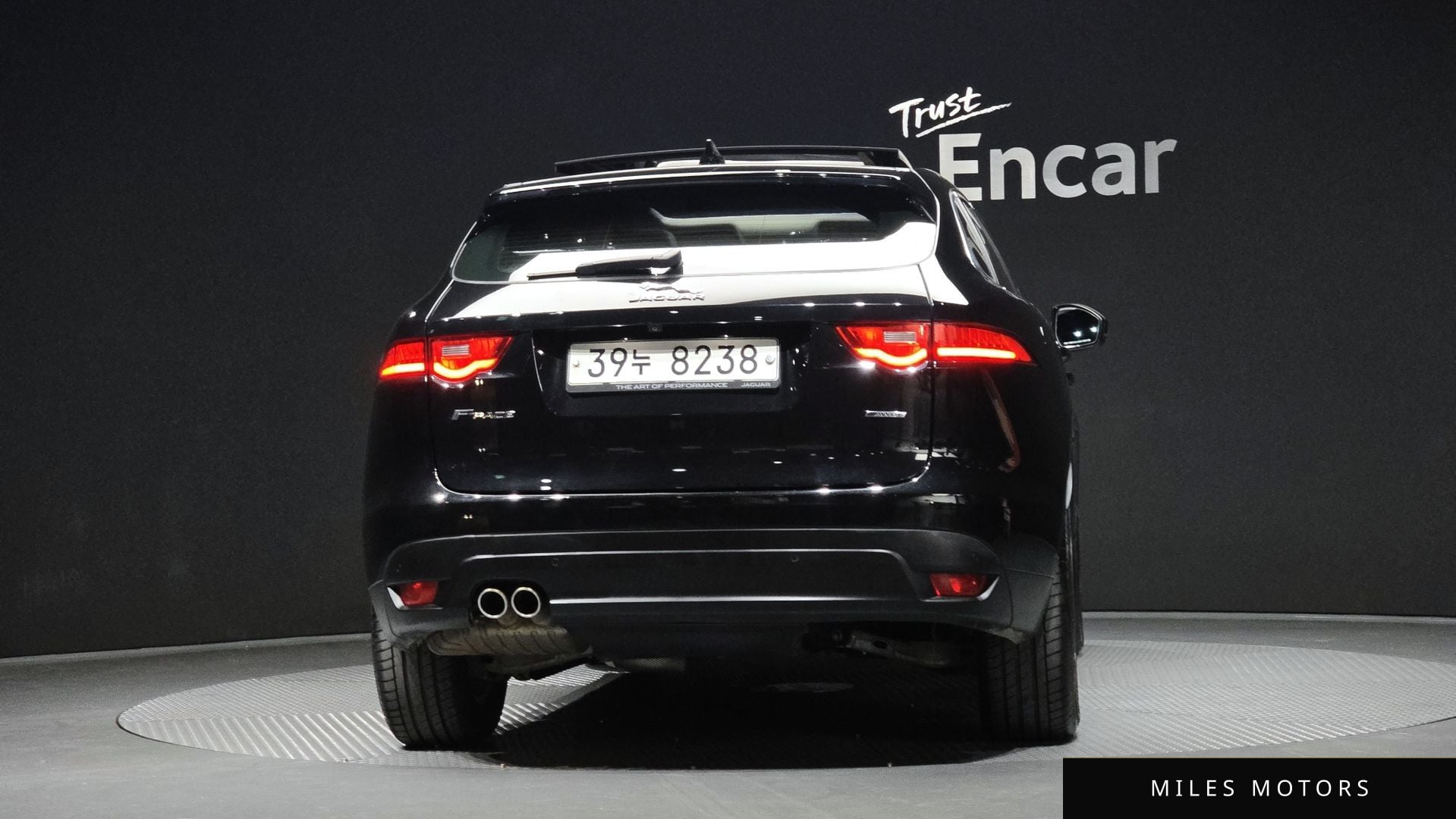 Jaguar F-PACE 2017 — миниатюра 4