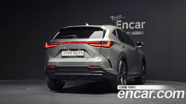 Лексус NX350h 2023 — миниатюра 4