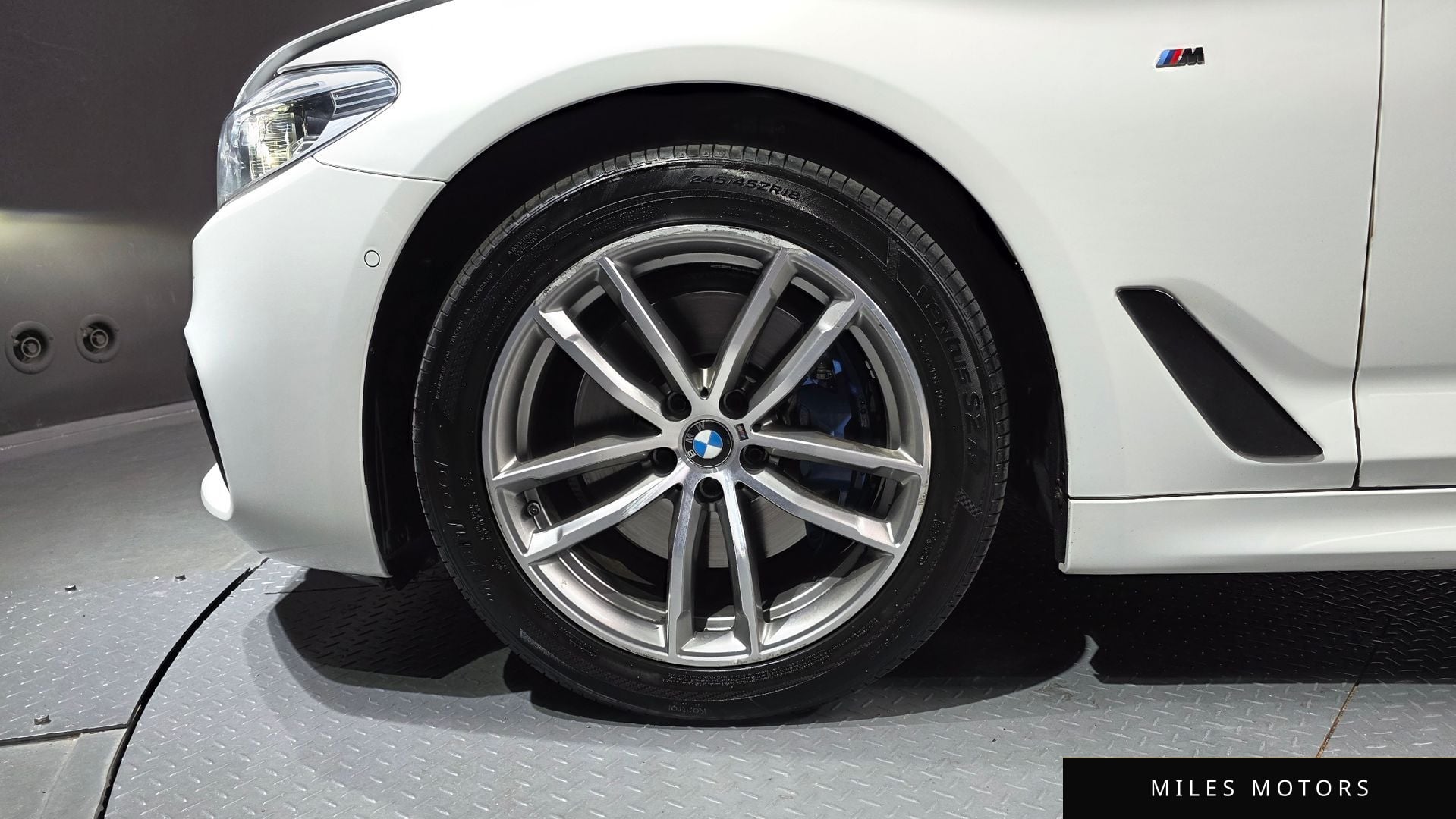 BMW 5 Series (G30) 2017 — миниатюра 5