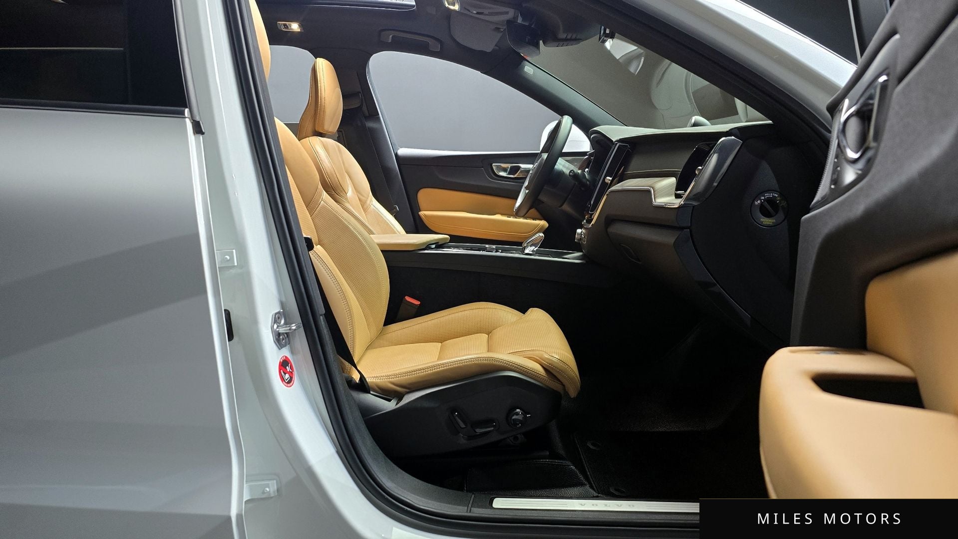 Volvo XC60 2021 — миниатюра 10