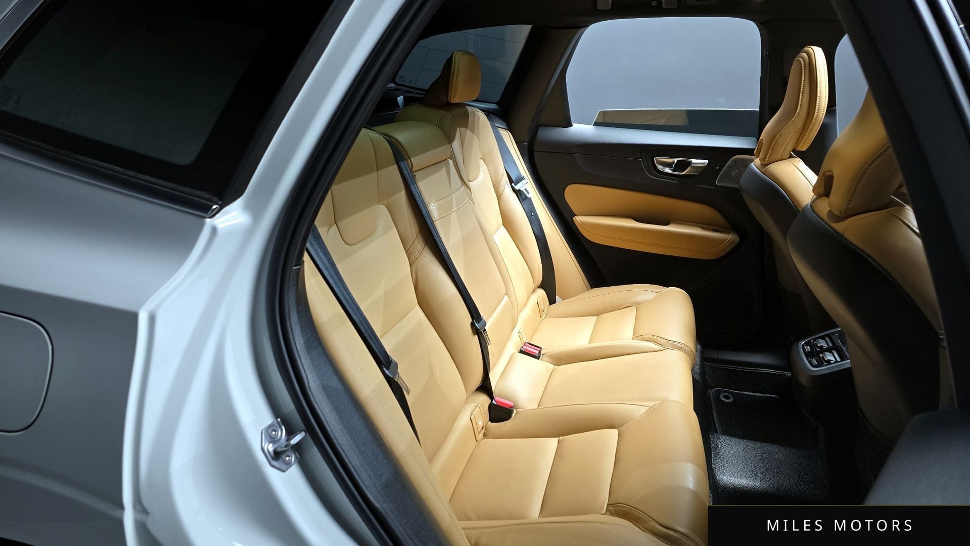 Volvo XC60 2021 — миниатюра 12