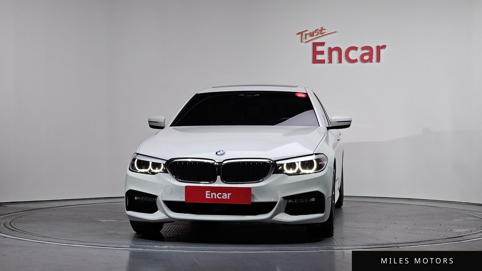 BMW 5 Series (G30) 2018 — миниатюра 3