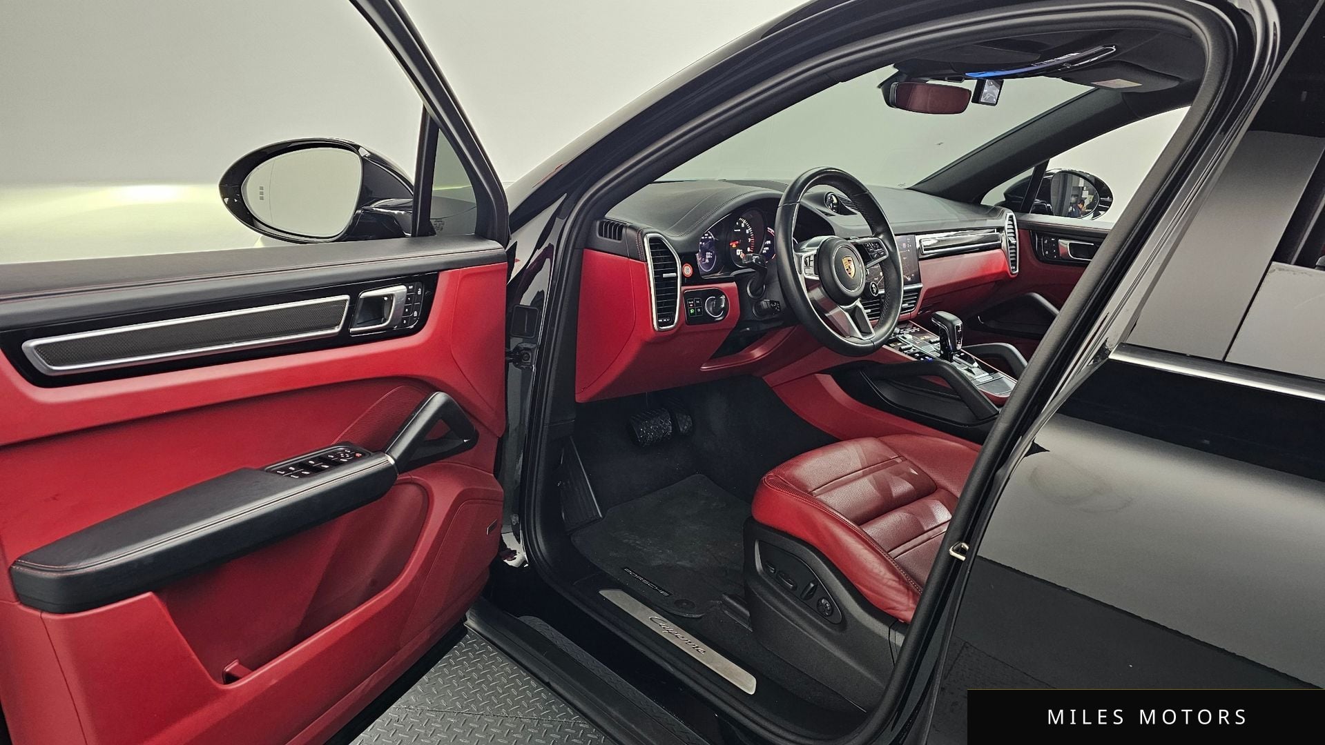 Porsche Cayenne 2023 — миниатюра 10