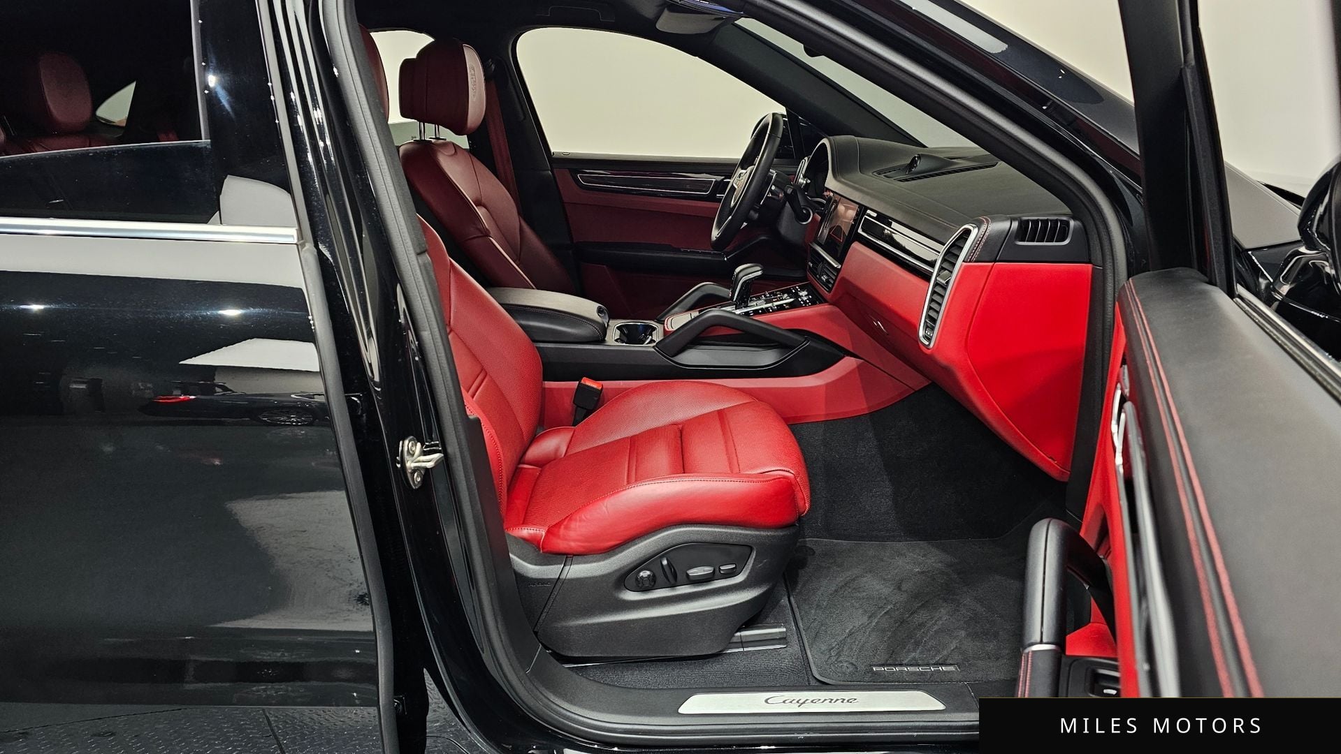 Porsche Cayenne 2023 — миниатюра 11